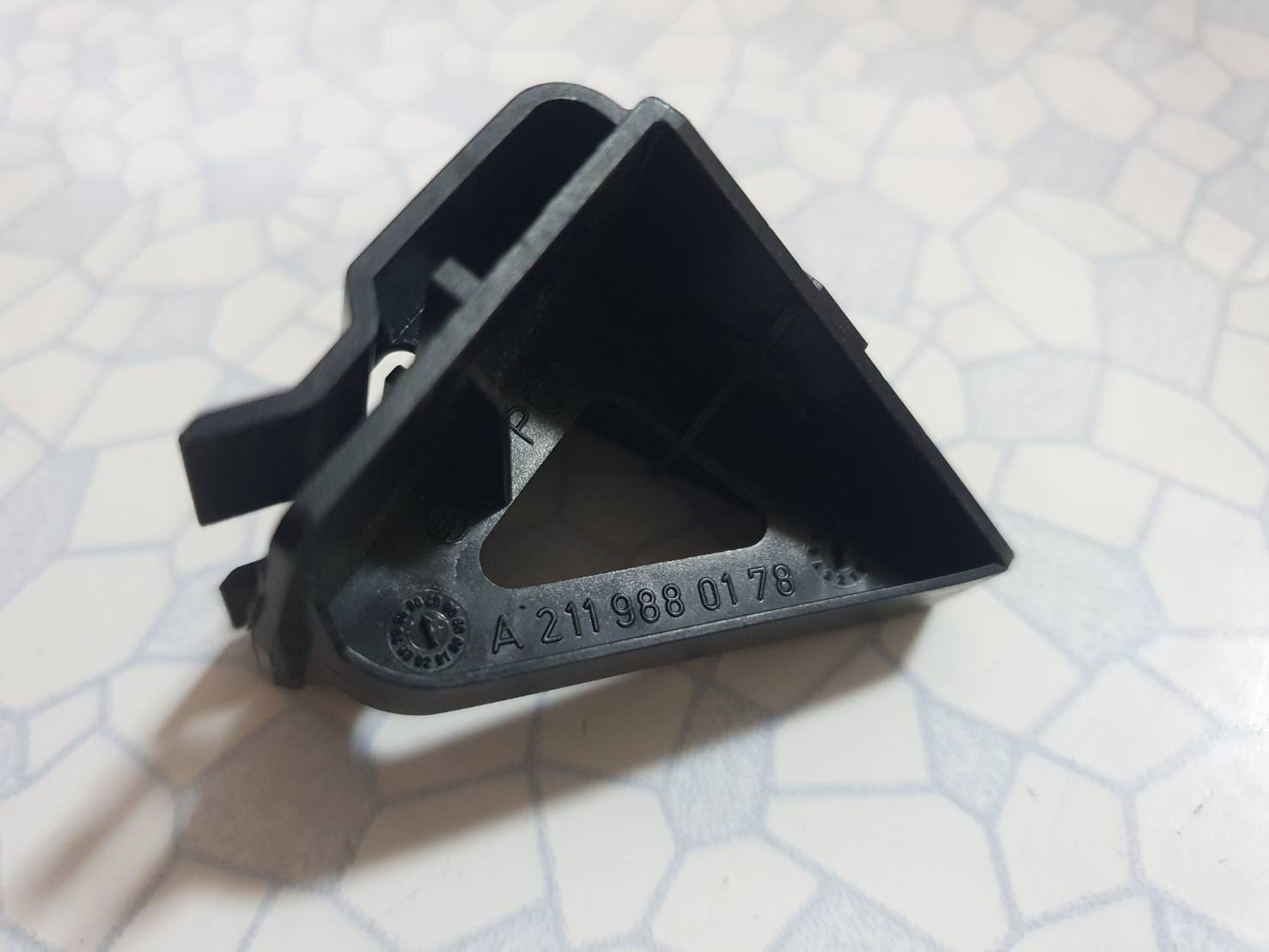 ตัวยึด มือสอง (หมายเลข 520 ตามรูป) Benz W211 A2119880178 Clamp Mounting Cover ตัวละ 10 บาทมีหลายชิ้น