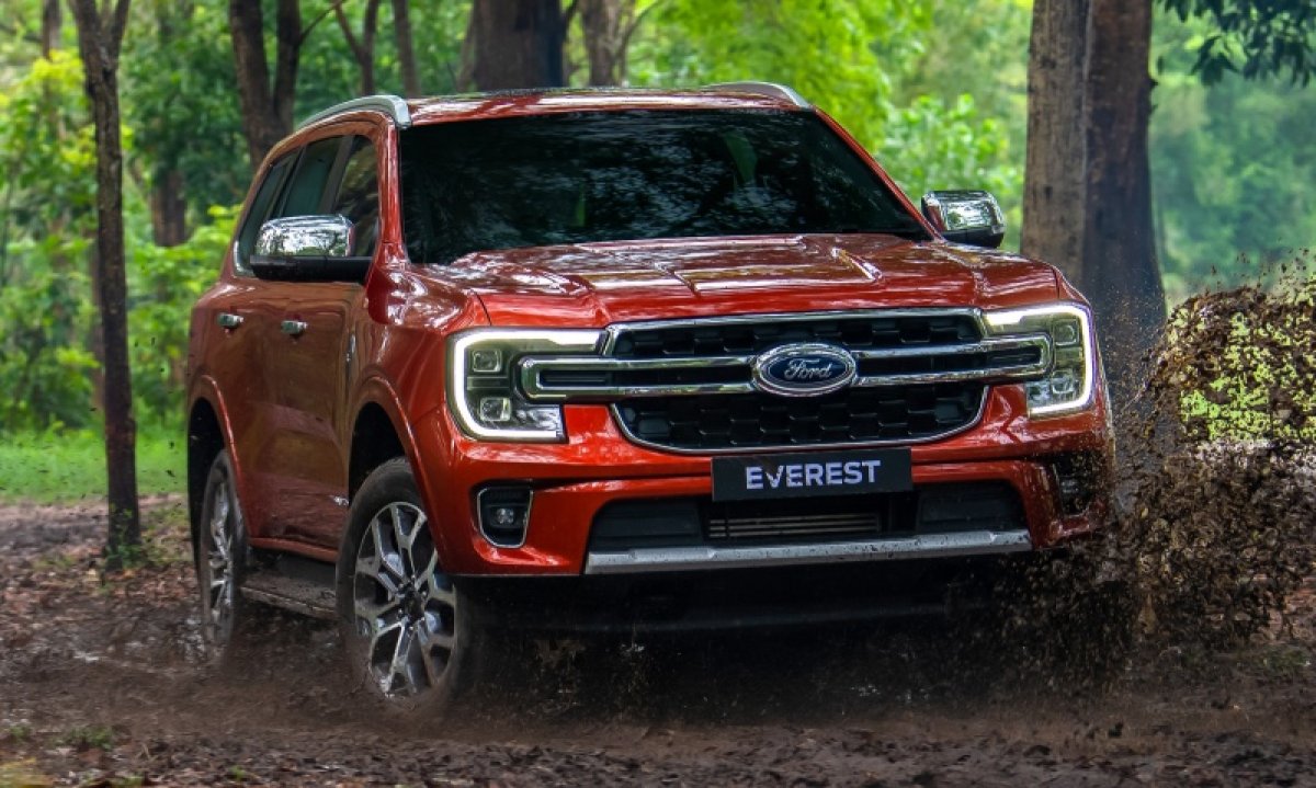 เบ้าประตู Ford Everest Next Gen ฟอร์ด เอเวอเรสต์ ปี 2022-ปัจจุบัน (เคฟลาร์ โลโก้สีแดง)