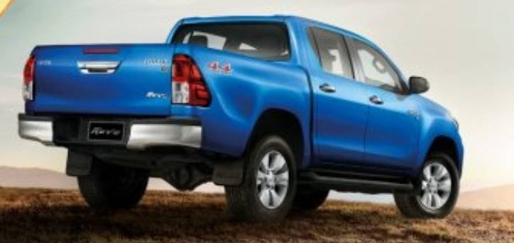 ครอบไฟหน้า โตโยต้า รีโว่ Toyota Revo รุ่น TOP สีเงิน ปี 2015-2018