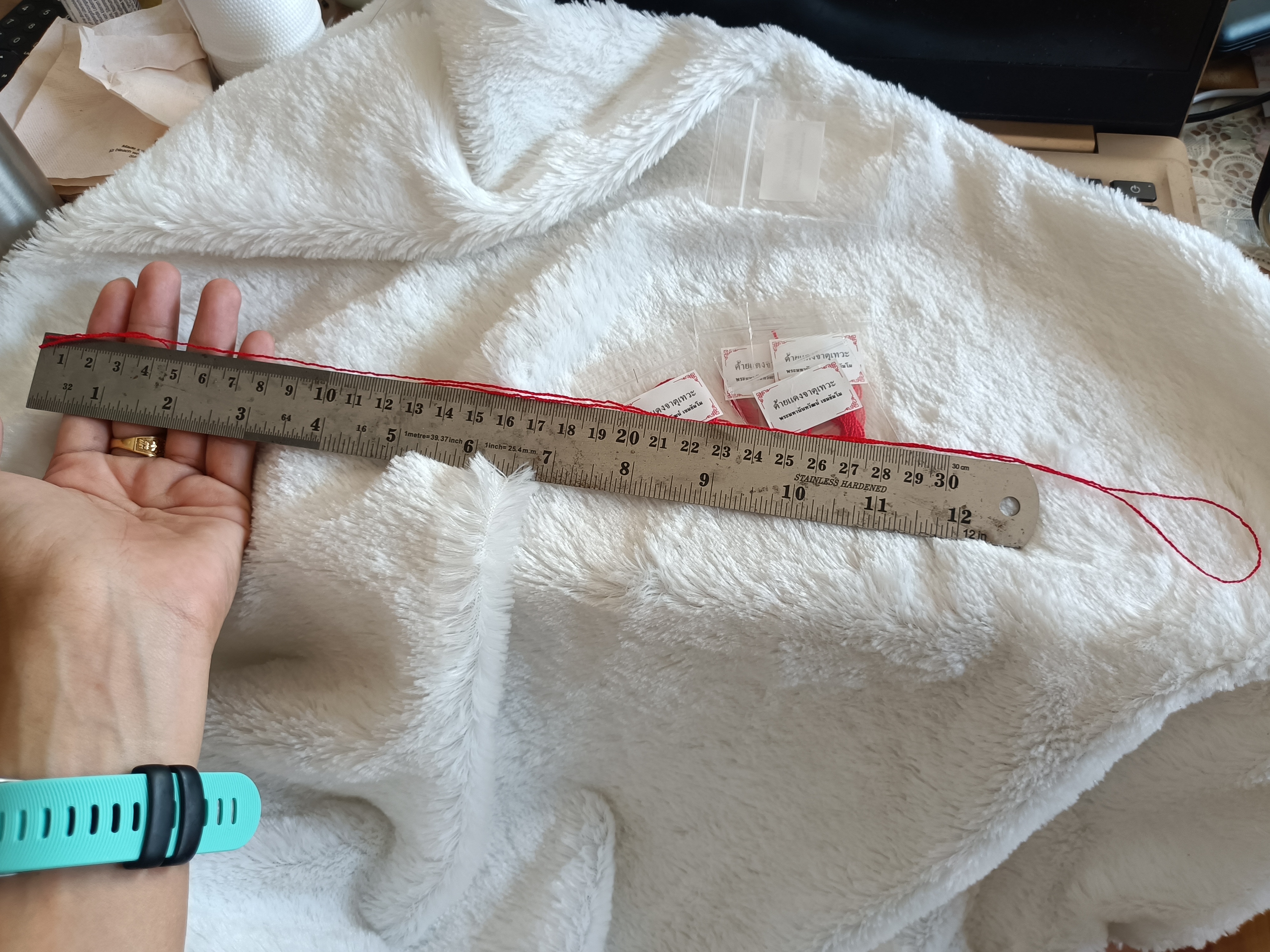 ด้ายแดง จาตุเทวะ (ยาวประมาณ 80 ซม.) ลพ.เล็ก พอจ.เอ พอจ.บ๊ะ พุทธาภิเษก (พิธีพลิกชีวิต แก้วอินทนิล ฯลฯ )