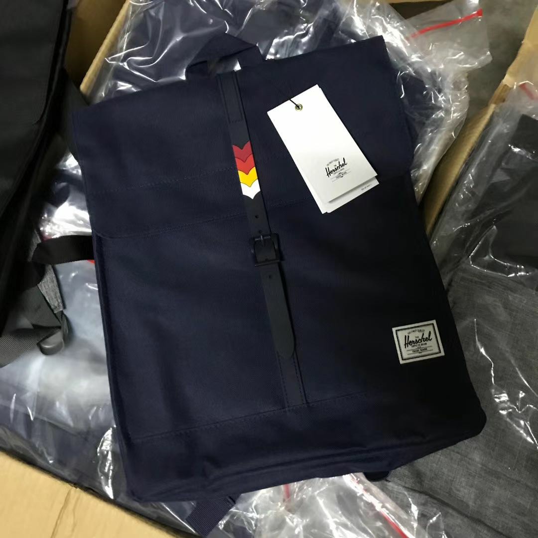 กระเป๋า Herschel City Backpack Mid Volume กระเป๋าเป้ทรงเหลี่ยม เหมาะกับกับใช้ในชีวิตประจำวัน ของแท้ พร้อมส่ง