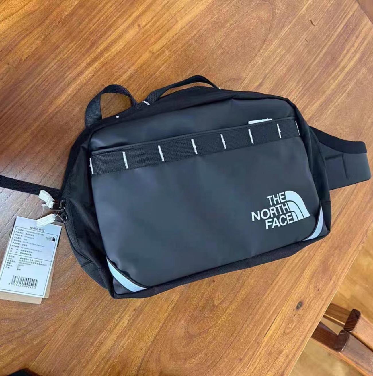 กระเป๋าคาดอก The North Face Base Camp Voyager Sling ของใหม่ ของแท้ พร้อมส่งจากไทย