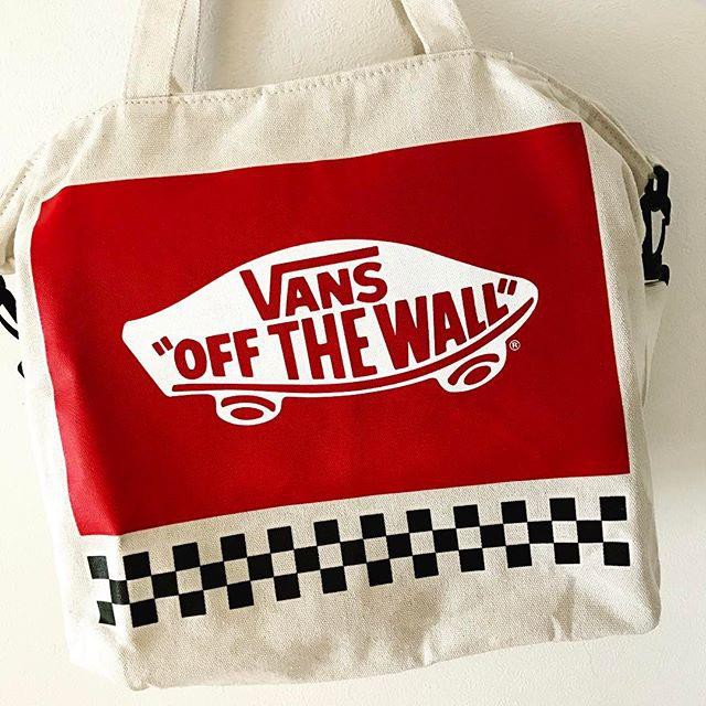 กระเป๋าผ้าสะพายข้าง Vans - Beige Crossbody Tote Bag รุ่นพิเศษจากญี่ปุ่น ของใหม่ ของแท้ พร้อมส่ง
