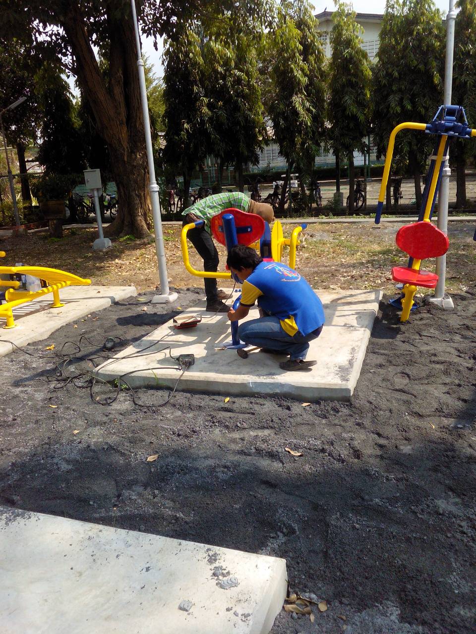 เครื่องออกกำลังกายกลางแจ้งดาวคะนอง