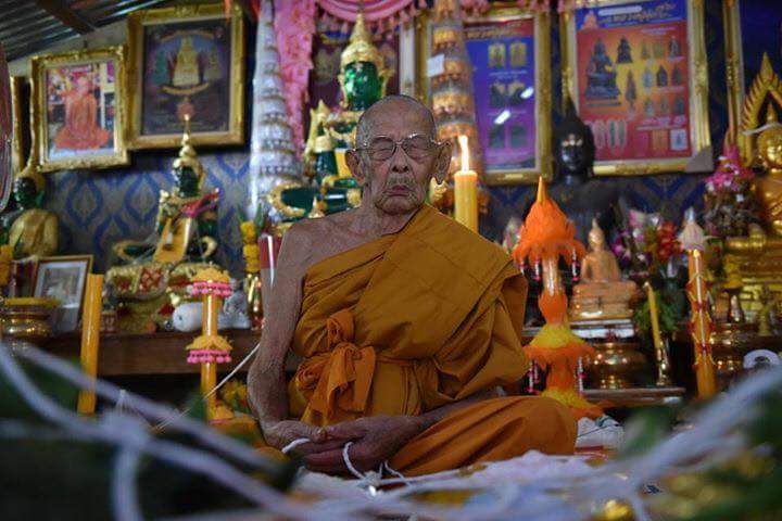 จระเข้โทนและพระลักษณ์ ลป.อุ้ย วัดคลองคล้า