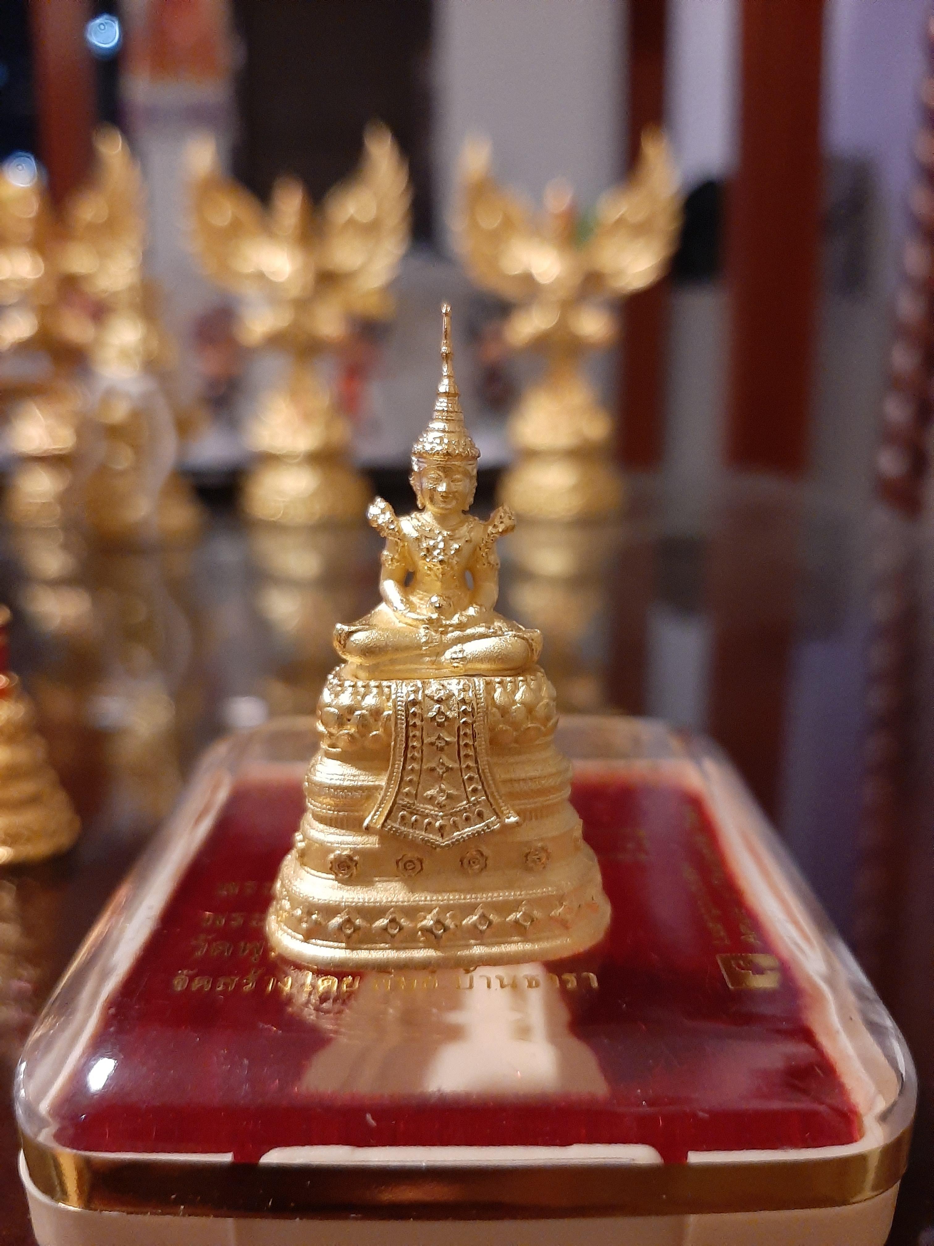 พระแก้วแดง (พ่นทอง) หลวงตาม้า วัดถ้ำเมืองนะ