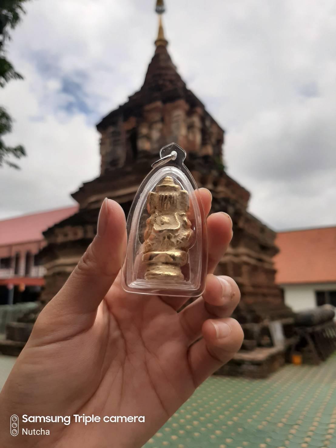พระพิฆเนศเนื้อโลหะสีทองดอกบวบ วัดเจ็ดลิน พิธีเสกภายในอุโบสถวัดงานสำคัญ