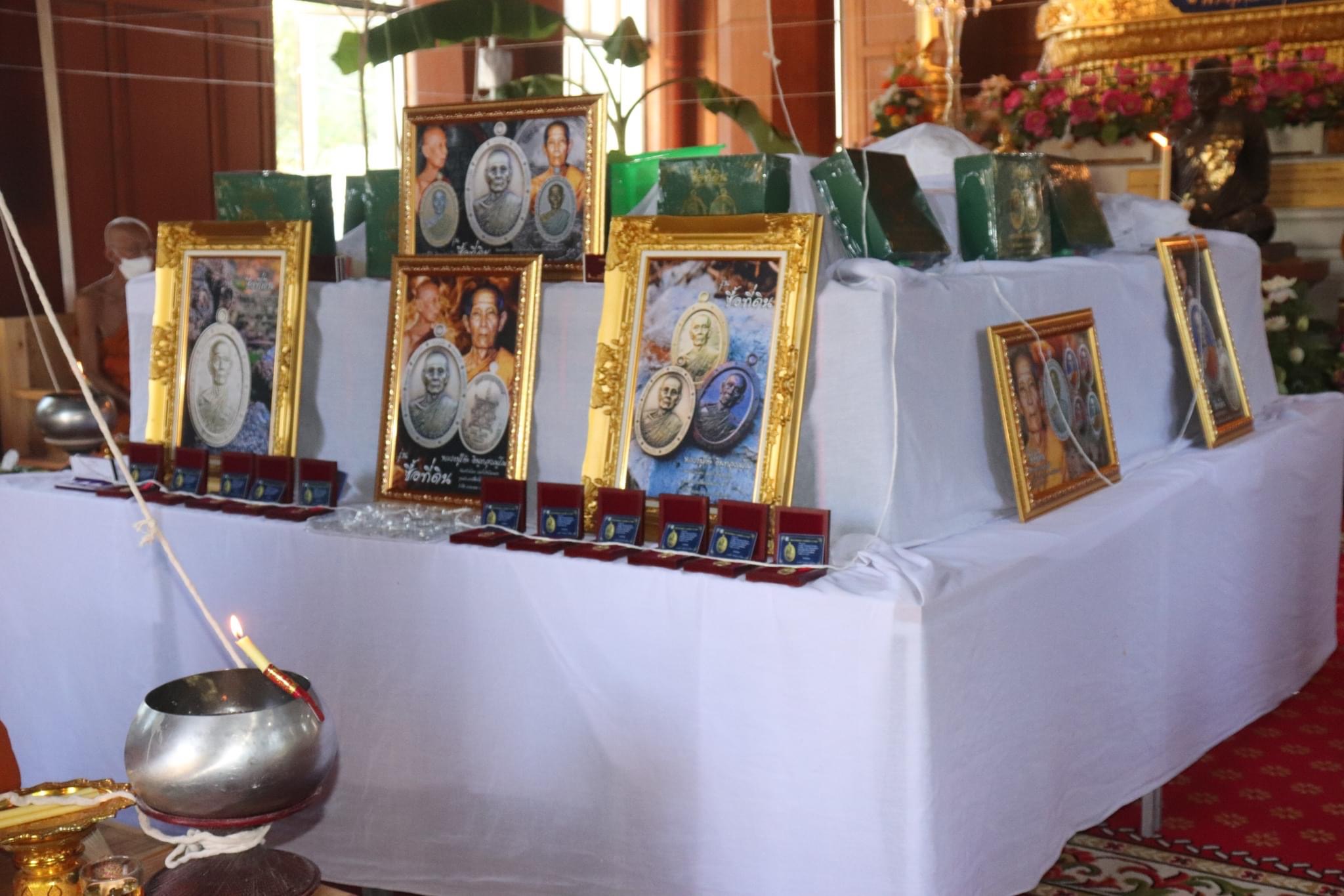 เหรียญหลวงปู่โต๊ะเนื้อเงินลงยาแดงหน้ากากทองคำ no.๒๖ (1 ใน 136 องค์) รุ่น ซื้อที่ดิน (ลป.โต๊ะสงเคราะห์ในพิธี) หลวงพ่อเล็กพุทธาภิเษก