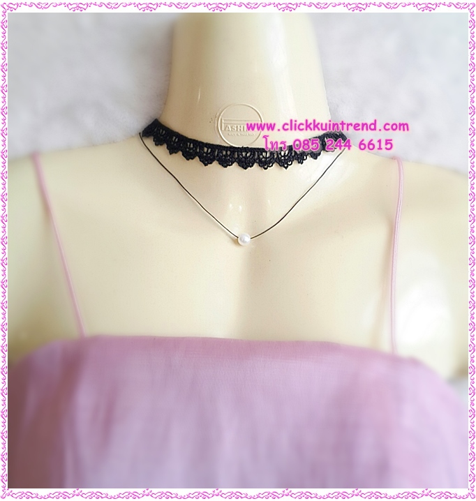 สร้อยคอโชคเกอร์ ลูกไม้สีดำ แต่งด้วยเชือกเล็กสีดำ ร้อยมุกตรงกลาง