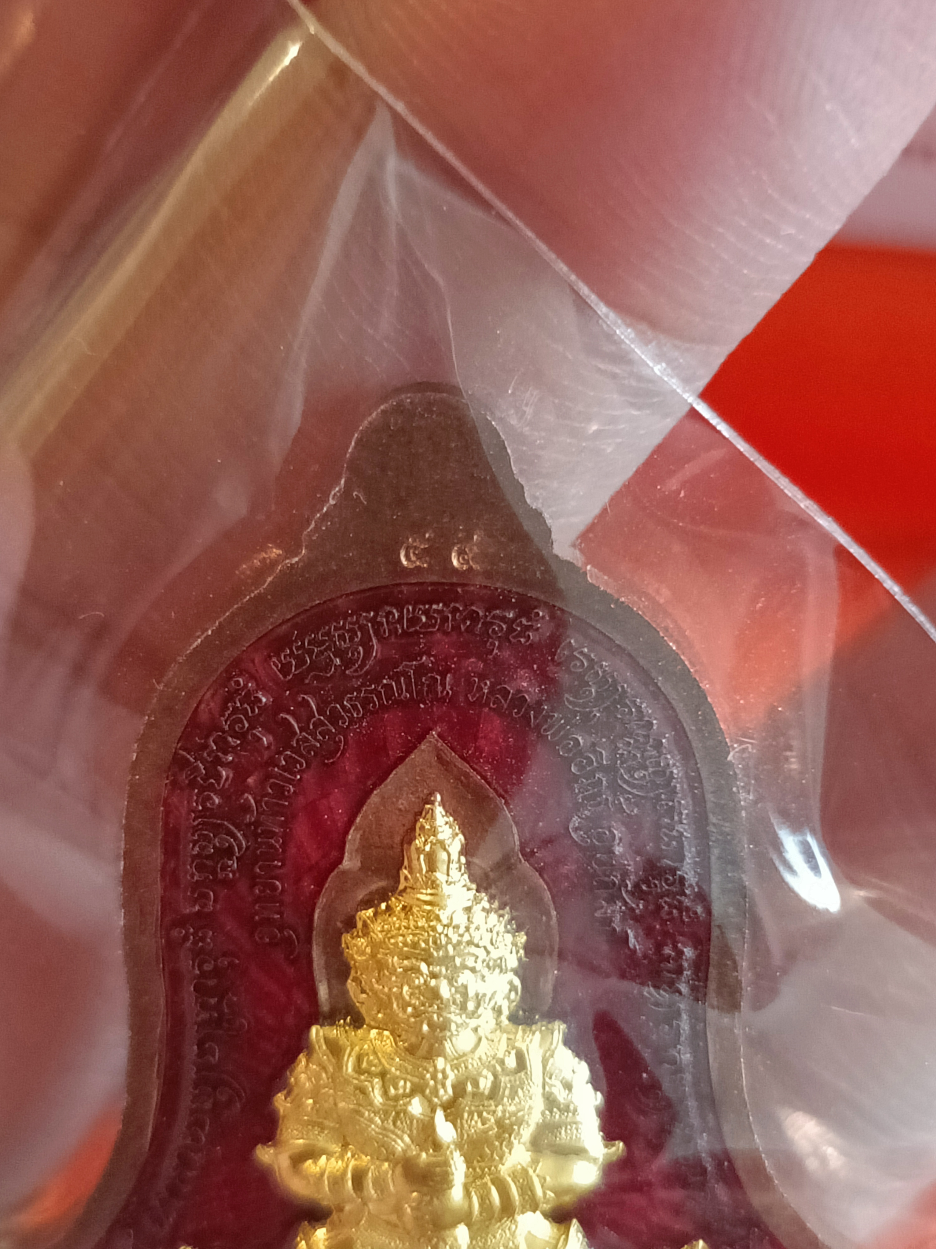 เหรียญจำปี 1 ใน 59 องค์ เนื้อนวโลหะลงยาราชาวดีหน้ากากทองคำ หน้า/หลัง รุ่น เจริญลาภยศ หลวงพ่ออิฏฐ์ วัดจุฬามณี ปี 66