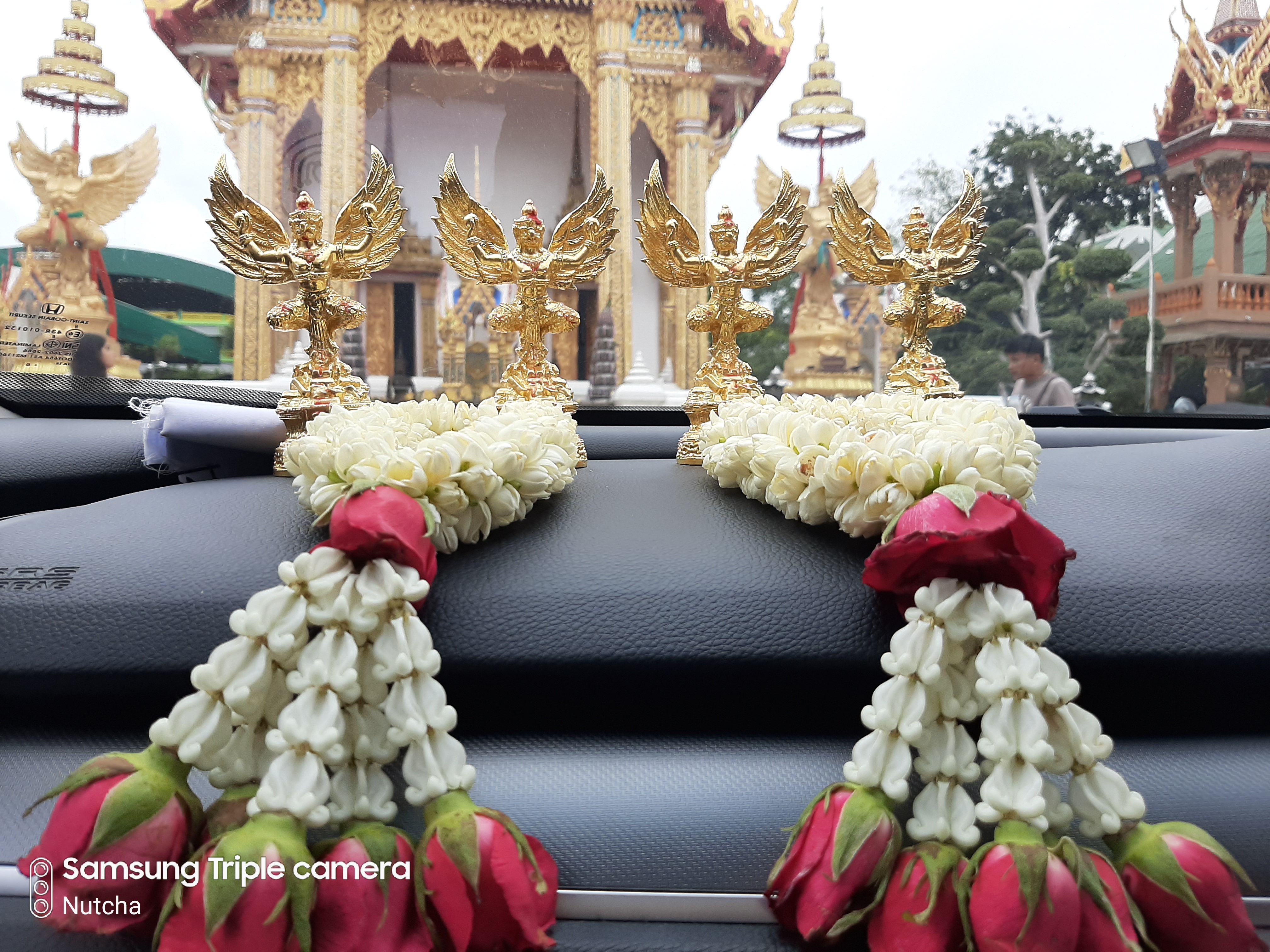 ครุฑขนาดตั้งบูชา รุ่น เหยียบเงินเหยียบทอง (เสกซ้ำ เจิมเพิ่ม)