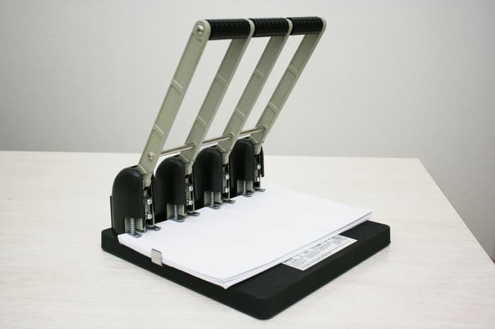 เครื่องเจาะกระดาษ 4 รู รุ่น 9540 (เจาะ 4 รู)