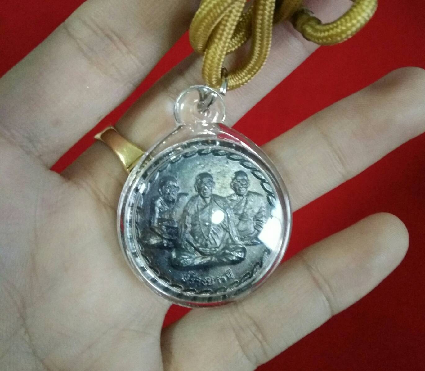 เหรียญสร้างบารมี (โลหะรมดำ) มีจาร ลต.ม้า วัดถ้ำเมืองนะ ปี 56