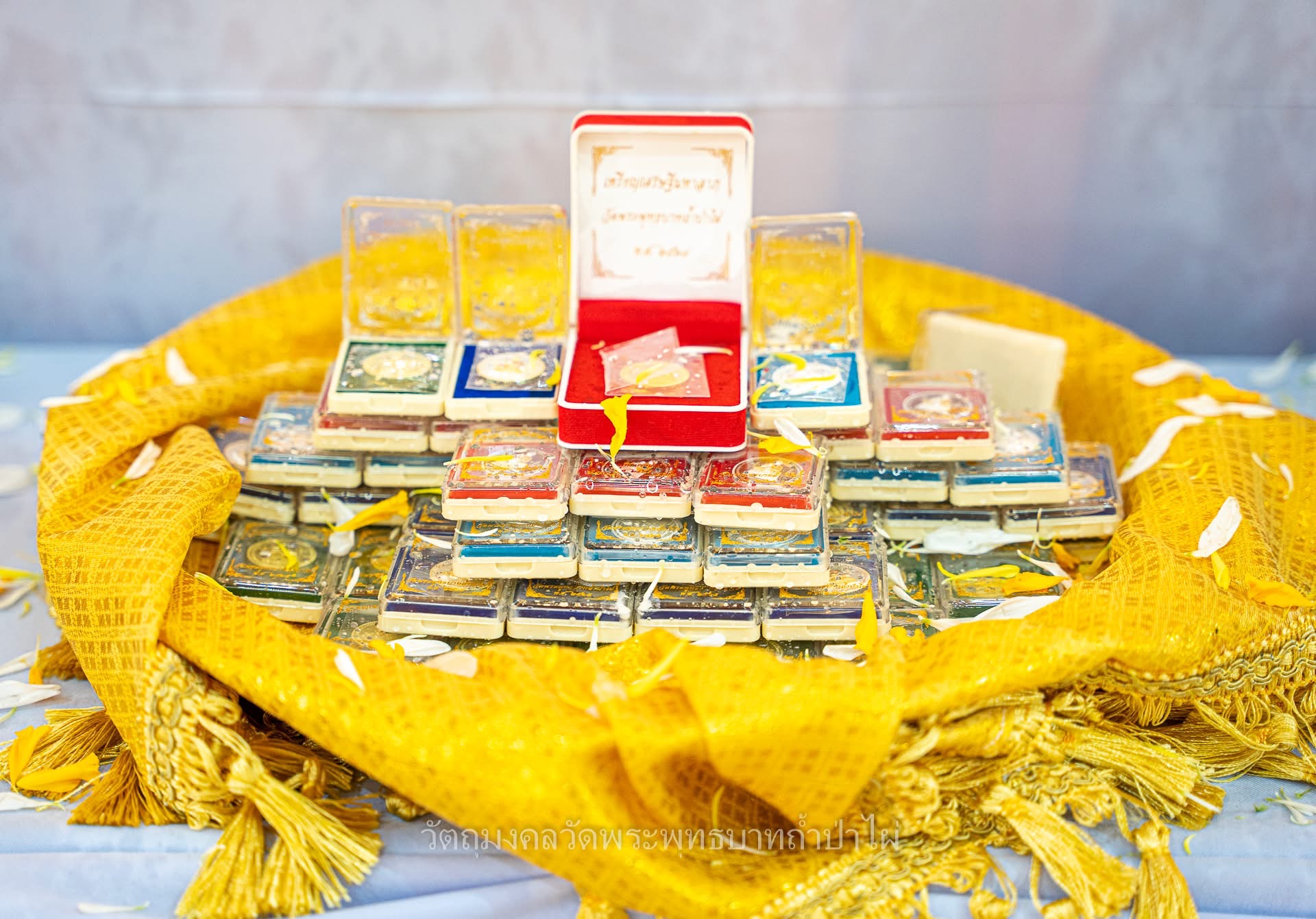 ดวงแก้วมนทกานต์ (แก้วเหลือง) พิธีฝ่าวิกฤติ เลื่อนยศ ยกฐานะ