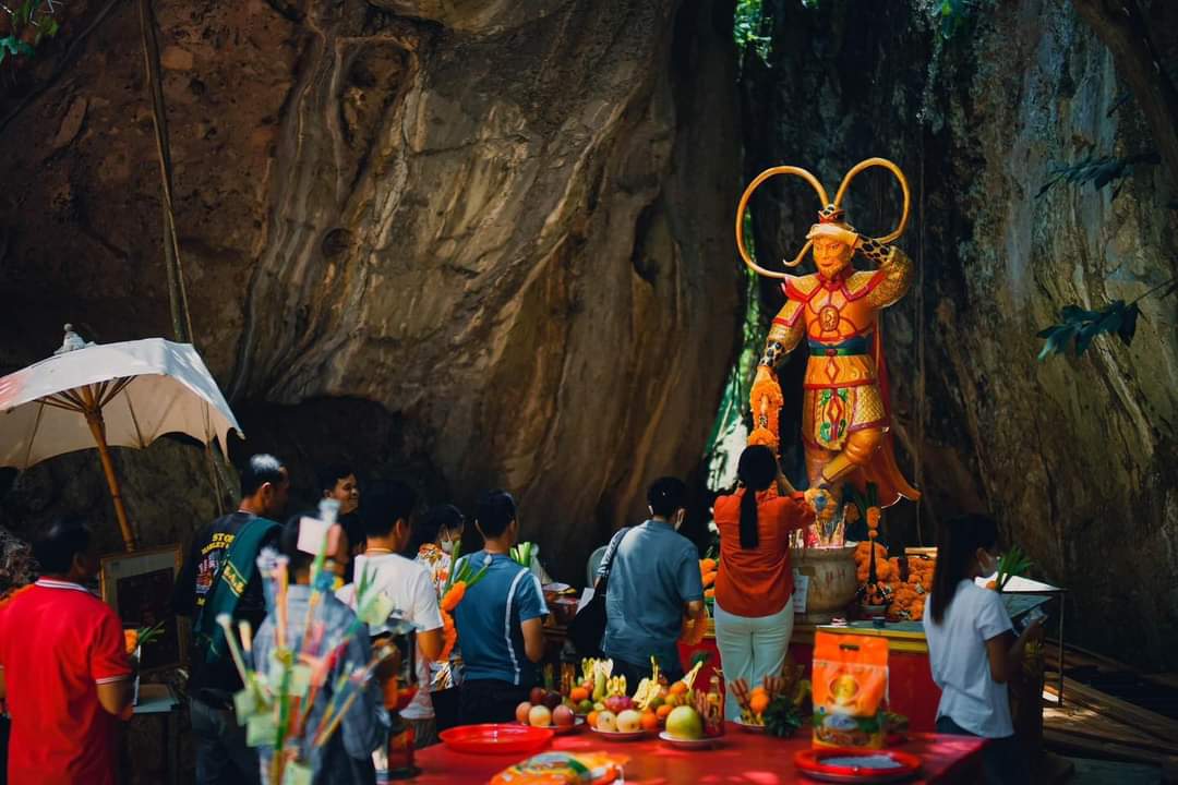 ฉีเทียนน้อย รุ่น 2 เลข 64 เข้าพิธีเสกแบบจีน วัดถ้ำเขาชะอางค์