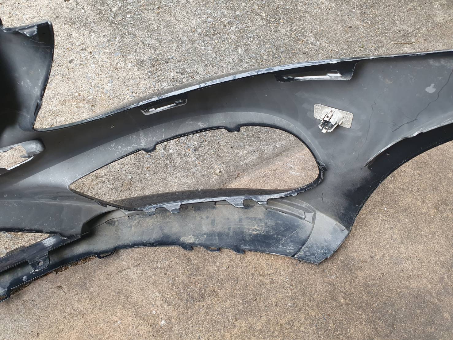 กันชนหน้า มือสอง Benz W205 A2058850925 สีเทา หูครบ ไม่ฉีกขาด ขายตามสภาพ