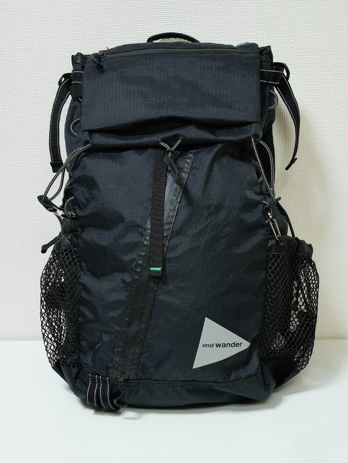 กระเป๋าเป้เดินป่า And Wander X-Pac 30L - Black Lightweight Backpack ของใหม่ ของแท้ พร้อมส่งจากไทย กระเป๋าไล่เบา