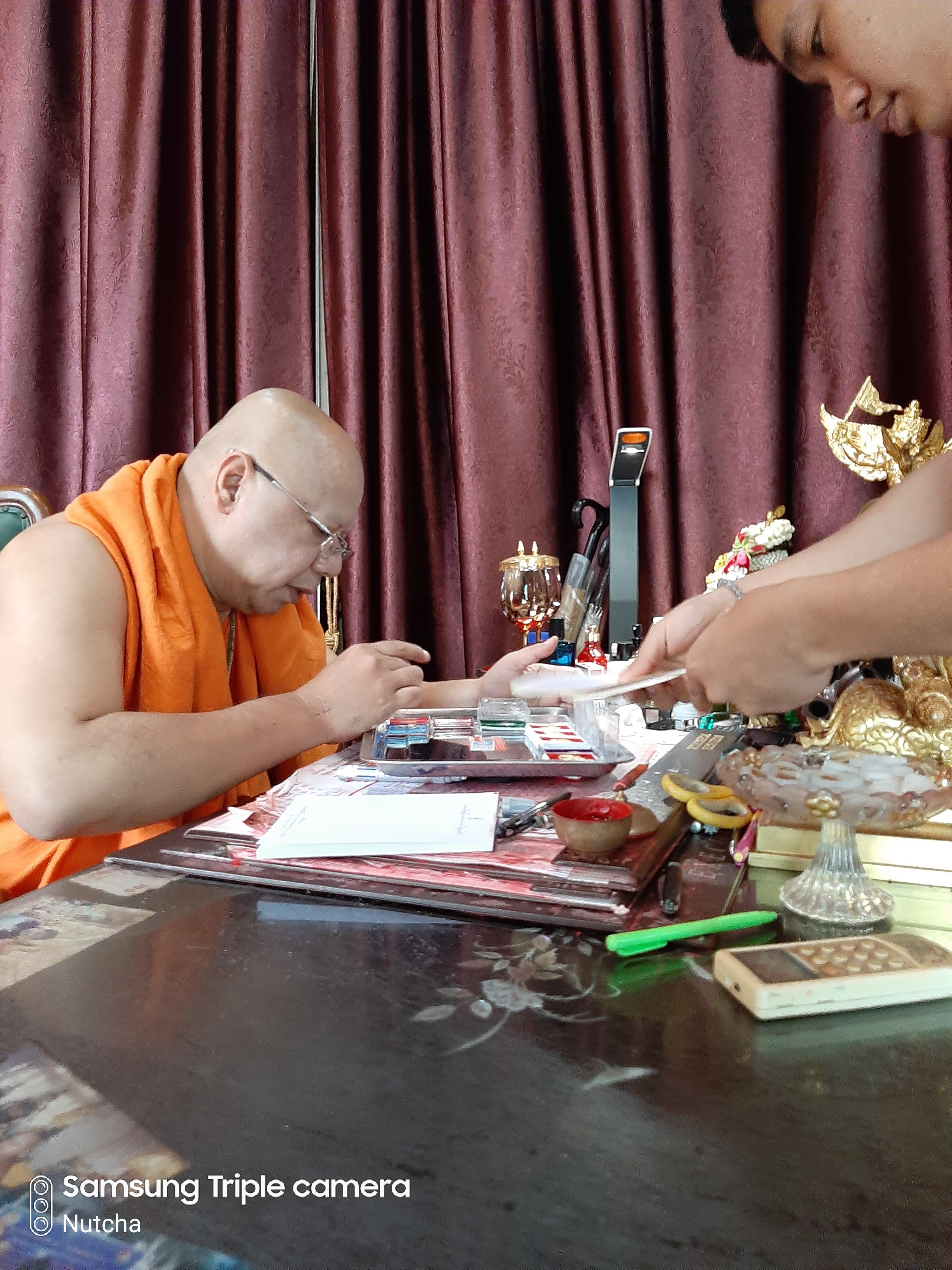 วัตถุมงคลพระอาจารย์วราห์ เสก เจิม จาร อธิษฐานจิตเพิ่ม