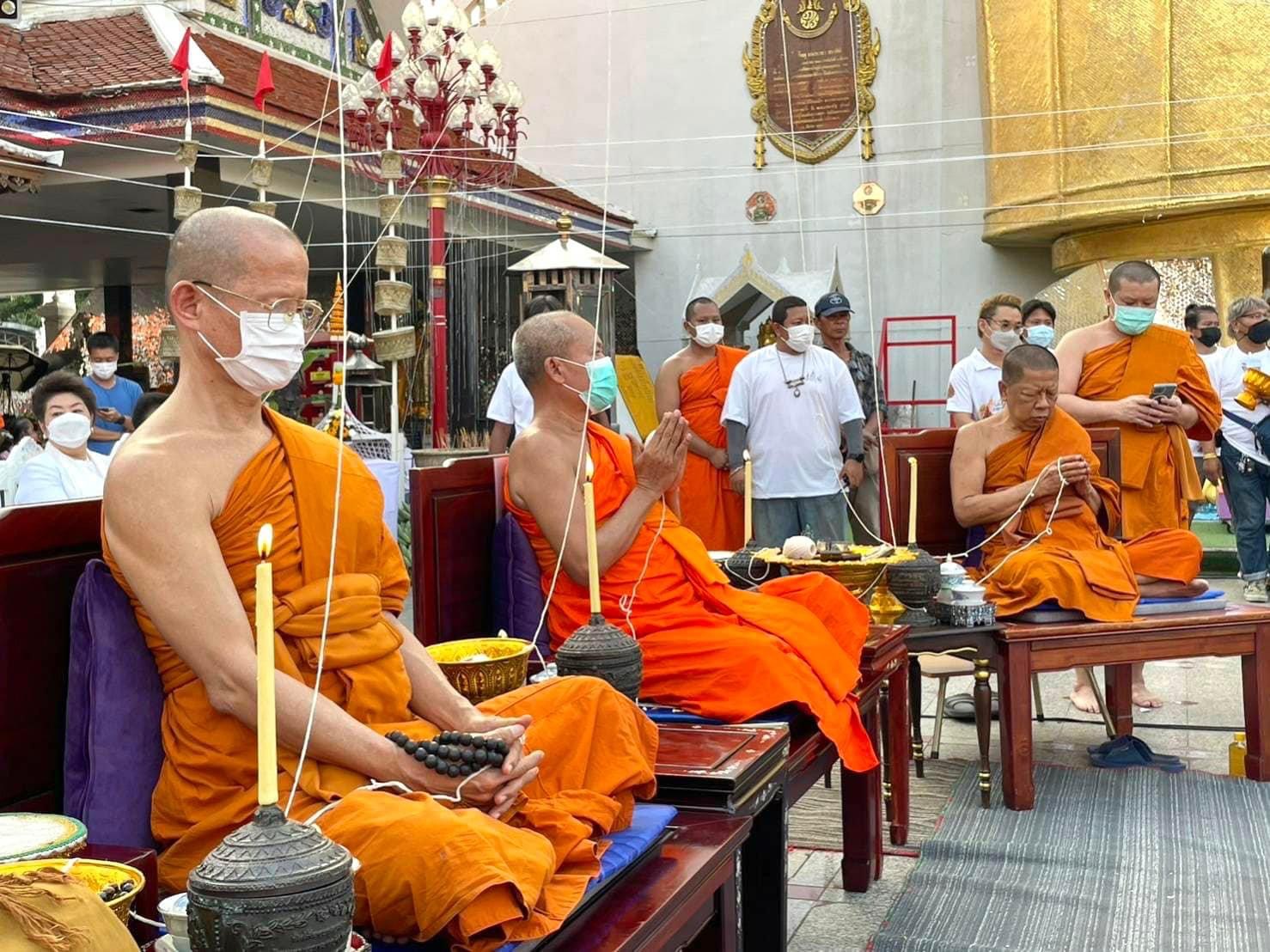 หลวงพ่อโต ๒๐ นิ้ว รมดำ สร้าง ๙๙ องค์ รุ่น พุทธคูณทวี วัดอินทรวิหาร ลพ.เล็ก ร่วมเสก