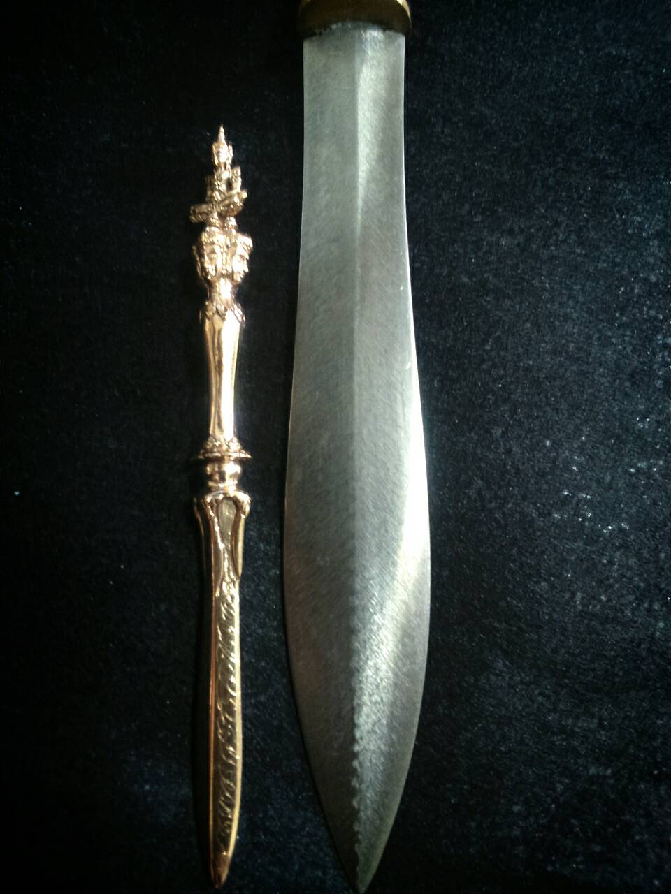 พระขรรค์ด้ามไม้ (ตีด้วยมือแบบโบราณ) วัดถ้ำเมืองนะ