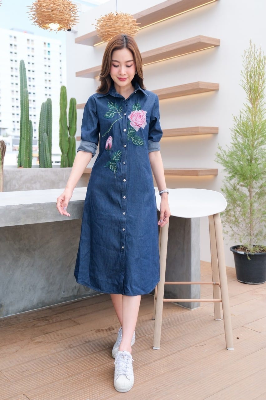 ชุดยีนส์ #8287 เดรสยีนส์ปักลายกุหลาบสวยหรู ผ้ายีนส์เนื้อนิ่มใส่สบายไม่ร้อนแบบสวย ใส่ได้หลายโอกาส