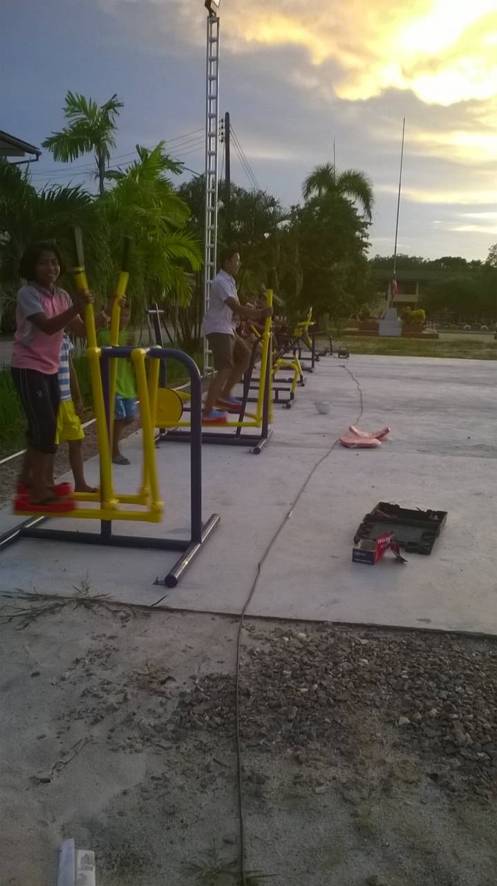 รหัส SM ผลงานติดตั้ง (โรงเรียนบ้านหยีใน ต.ชะมวง อ.ควนขนุน จ.พัทลุง) เครื่องออกกำลังกายกลางแจ้ง