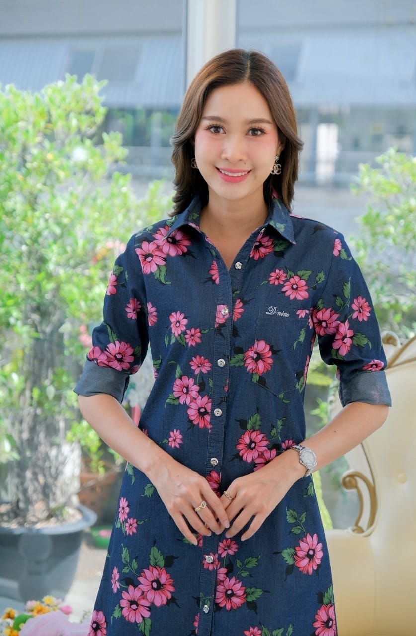 เดรสยีนส์ # 8711 ชุดยีนส์แบบสวยพิมพ์ลายสดใสสวยมาก ผ้ายีนส์ไม่หนา ใส่สบาย ใส่ได้หลายโอกาส สินค้าขายดี