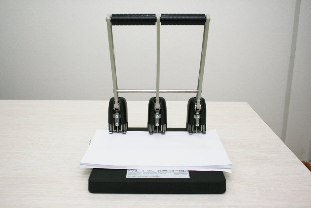 เครื่องเจาะกระดาษ 3 รู รุ่น 9530 (เจาะ 3 รู)