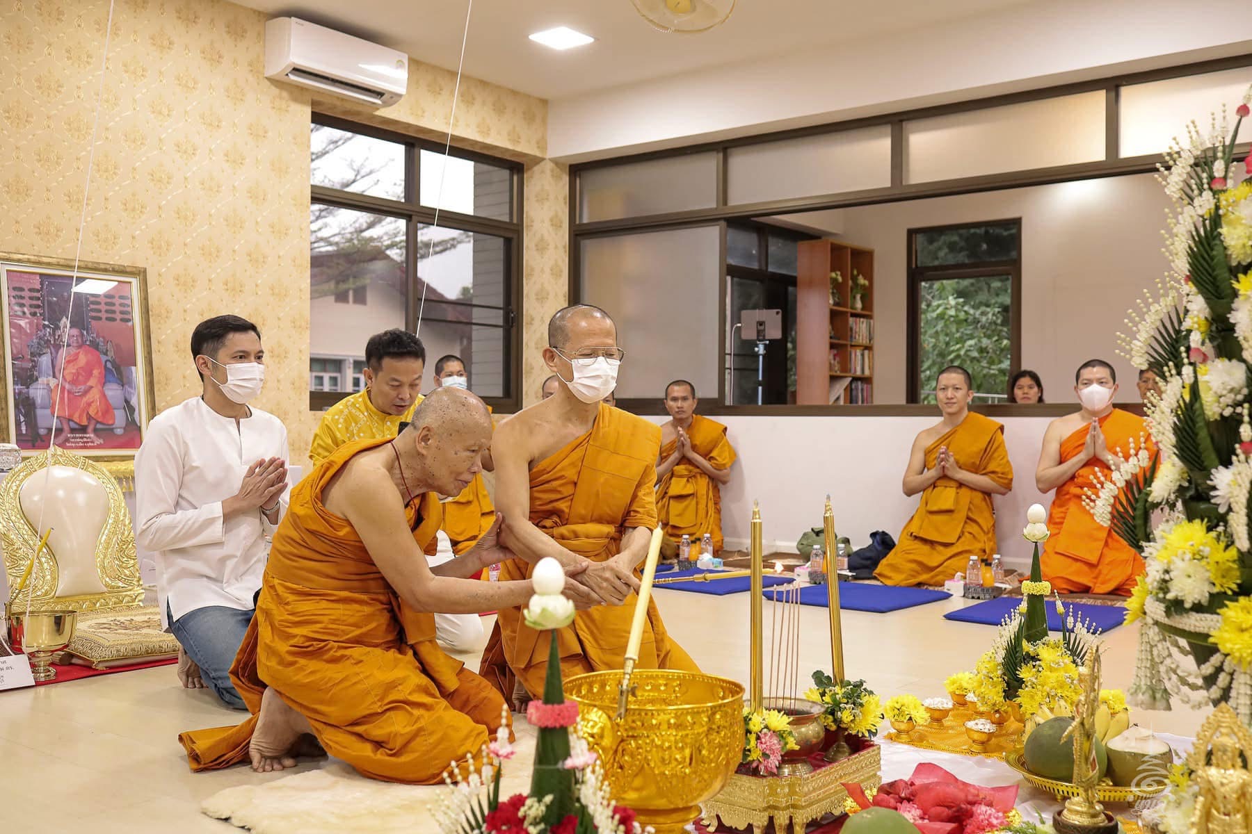 ลูกแก้วพุทธบารมีเปิดโลก (แก้วแดง) สุริยันต์ทรงกลด ฐานจาร (ไซส์ใหญ่ 5 cm) ลพ.เล็ก ลพ.บ๊ะ ลพ.ตุ๊ มหาสิงห์