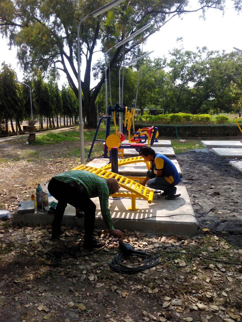 เครื่องออกกำลังกายกลางแจ้งดาวคะนอง