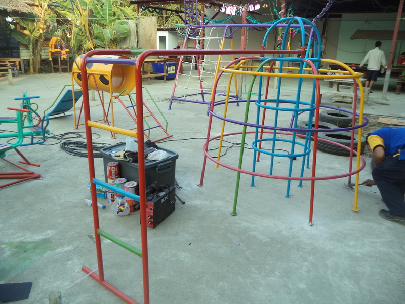 รหัส PG ผลงานติดตั้ง (ตลาด อ.ต.ก.จตุจักร กทม.) เครื่องเล่นสนามกลางแจ้งสำหรับเด็ก