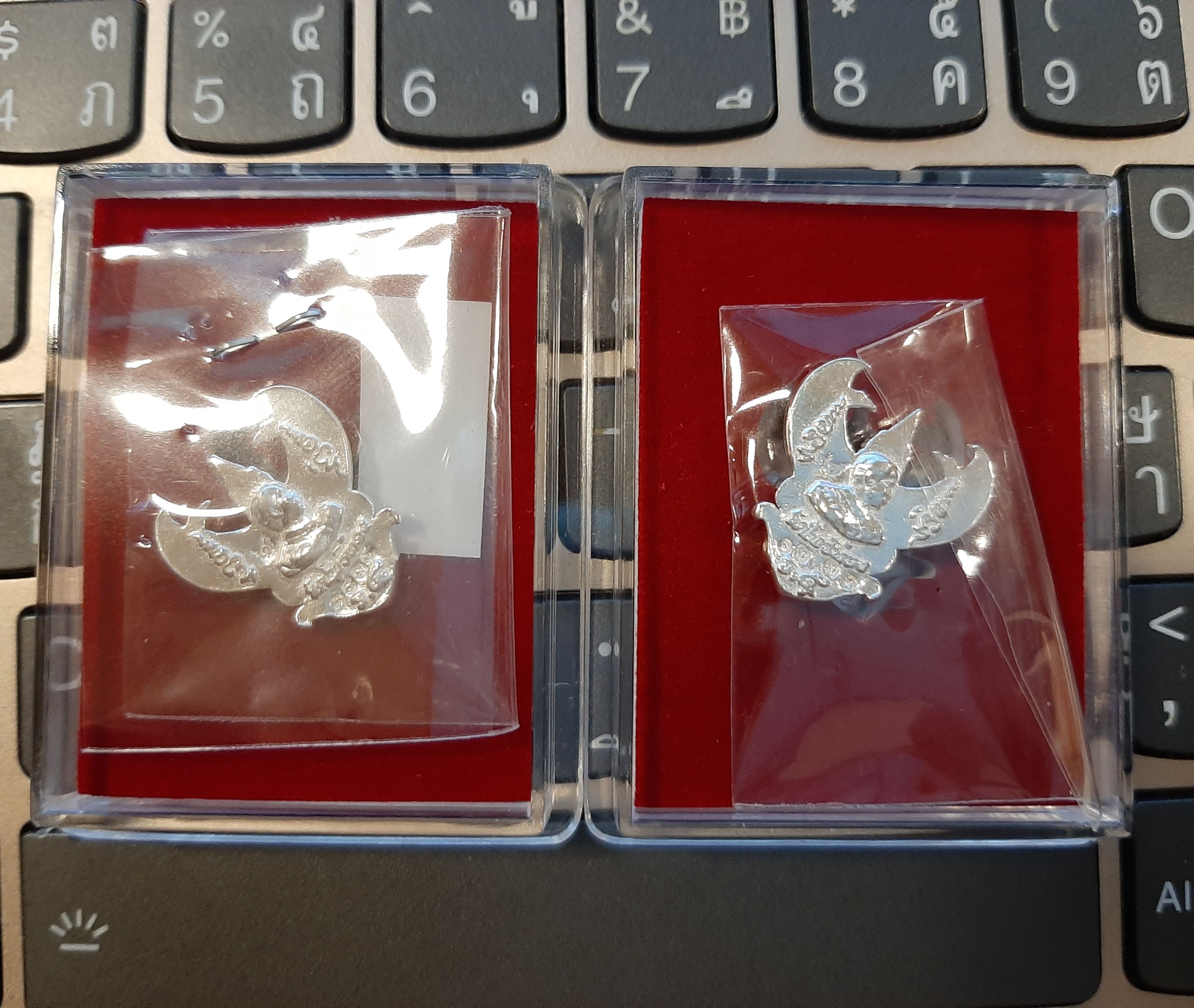 ครุฑเนื้อเงินพิมพ์เล็ก ล้างอาถรรพ์ รุ่น 2 (เจิม ๑๓๓๗) (ไม่เจิม ๑๘๓๔) วัดโพธิ์ทอง