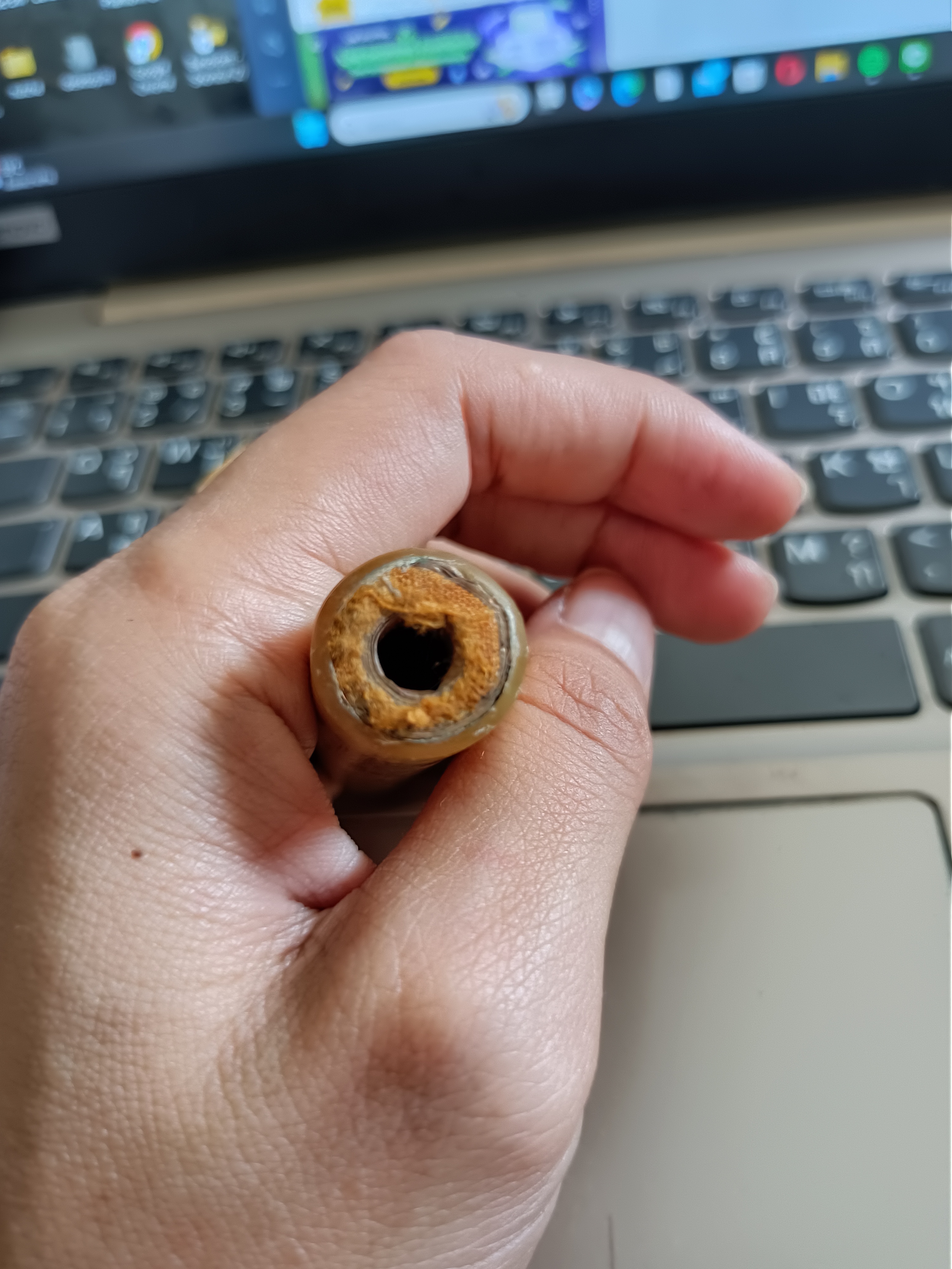 ตะกรุดโทนจีวร หลวงปู่ศิลา แบบยาว 2 นิ้วครึ่ง สร้างยุคเก่า