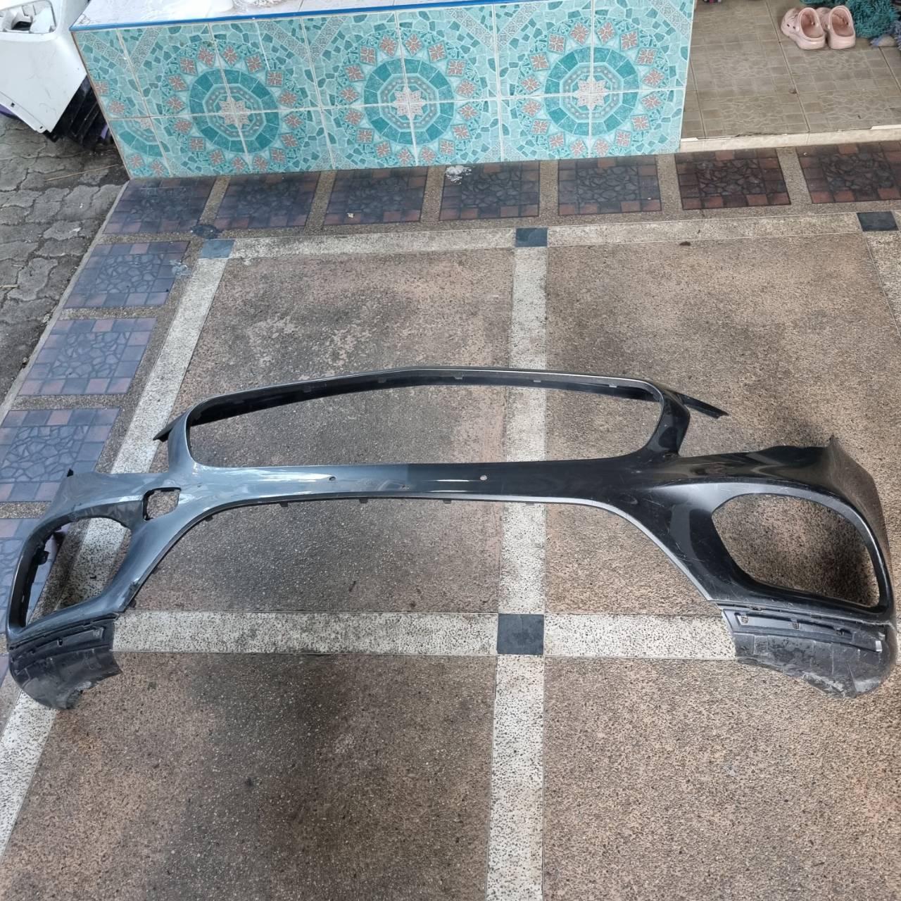 กันชนหน้า Mercedes Benz GLA A 156 885 93 00 ขายตามสภาพครับ