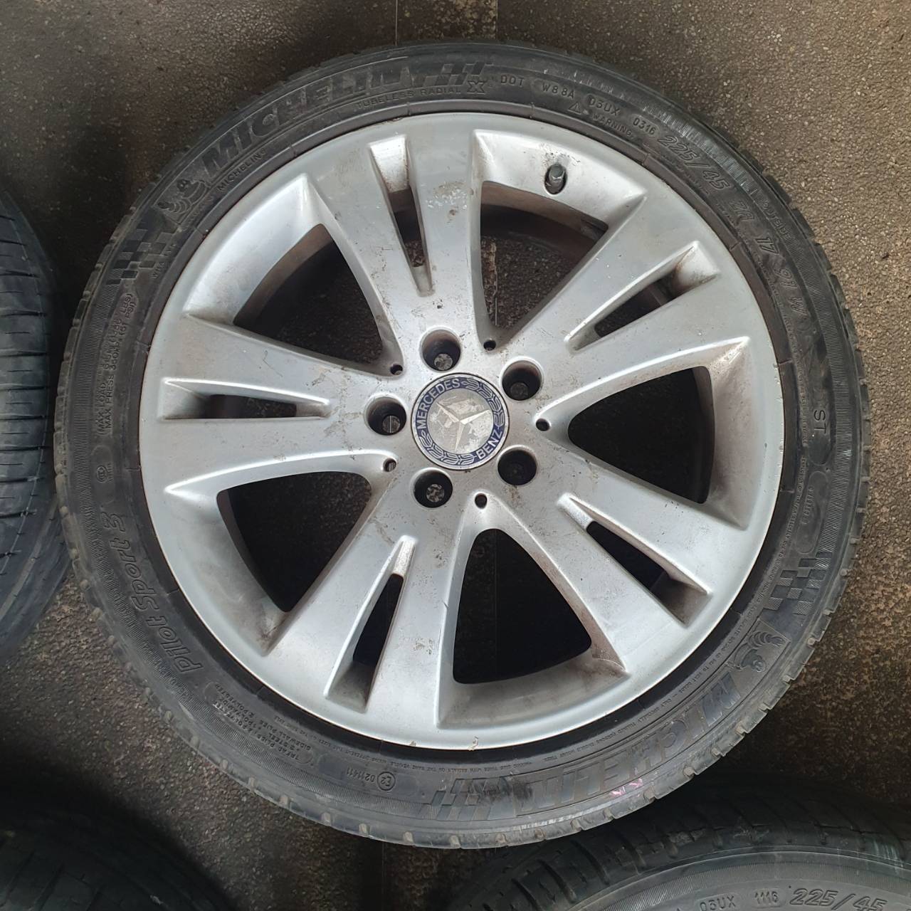 ล้อแม็ก Benz 17" A2044010402 B66474276 ของแท้มือสองขายตามสภาพ