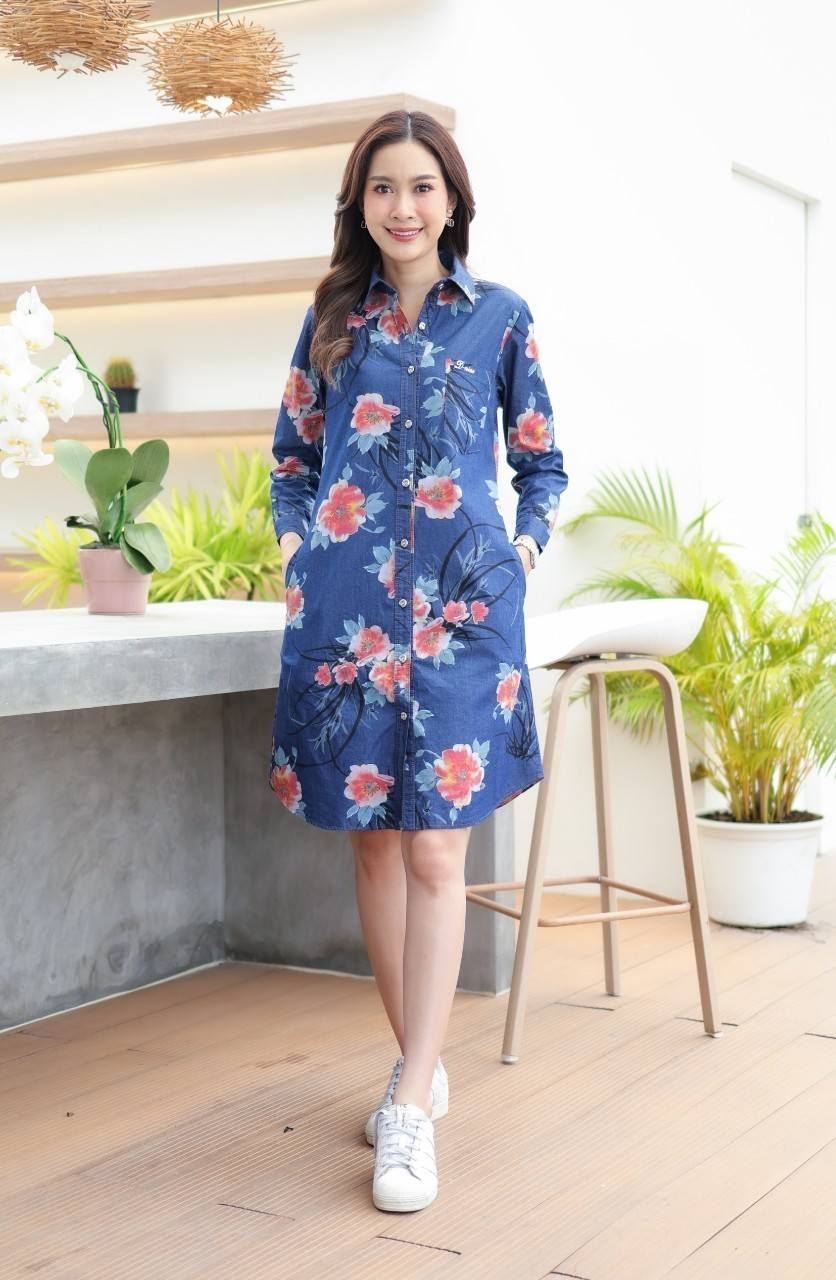 เดรสยีนส์ # 8825 ชุดยีนส์แบบสวยพิมพ์ลายสดใสสวยมาก ผ้ายีนส์ไม่หนา ใส่สบาย แบบสวยใส่ได้หลายโอกาส