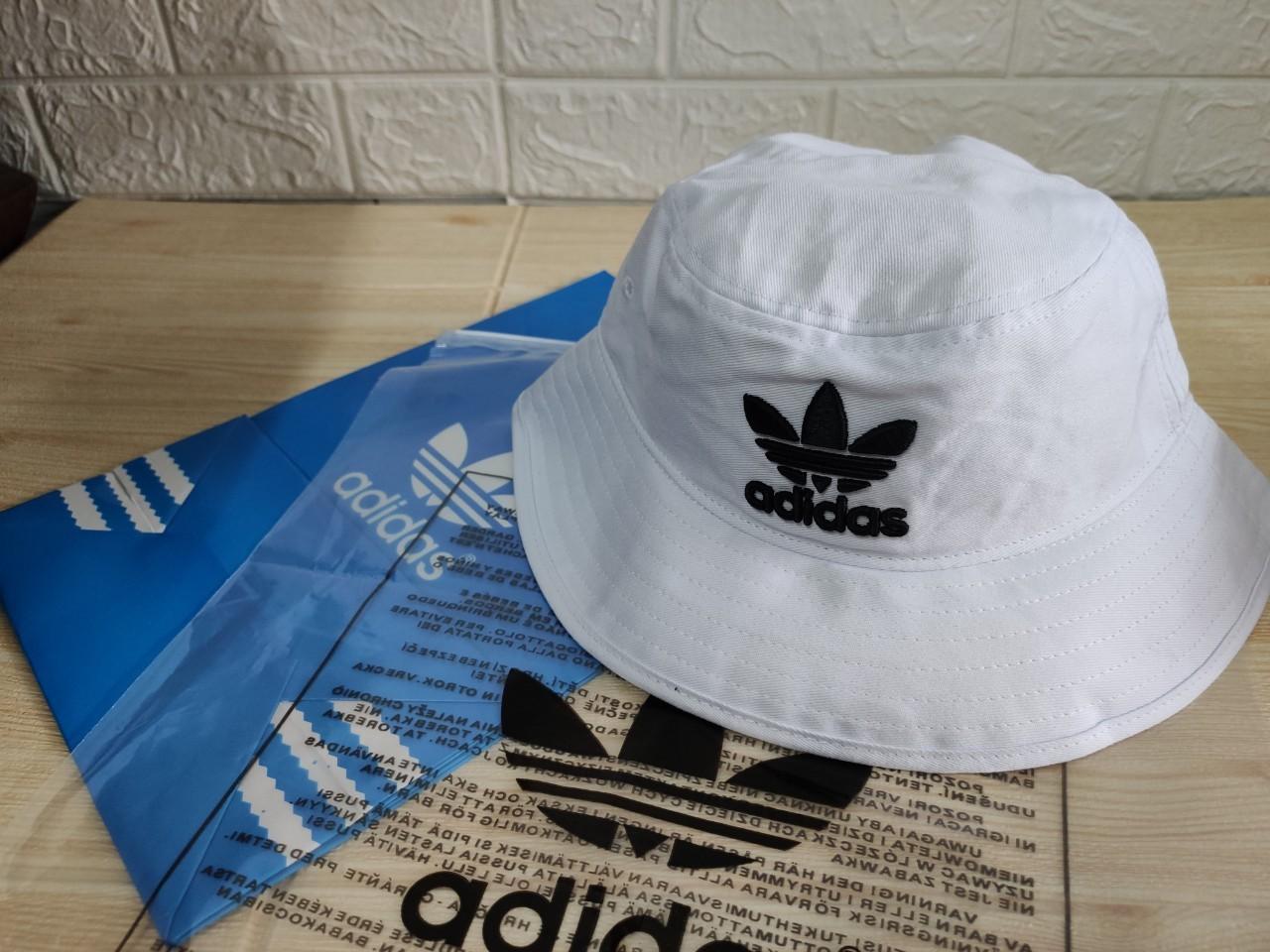 หมวกบักเก็ต Adidas ของแท้ พร้อมส่ง มาพร้อมป้าย Tag และถุงใส่ หมวก Bucket ของแท้ แน่นอน 100 %
