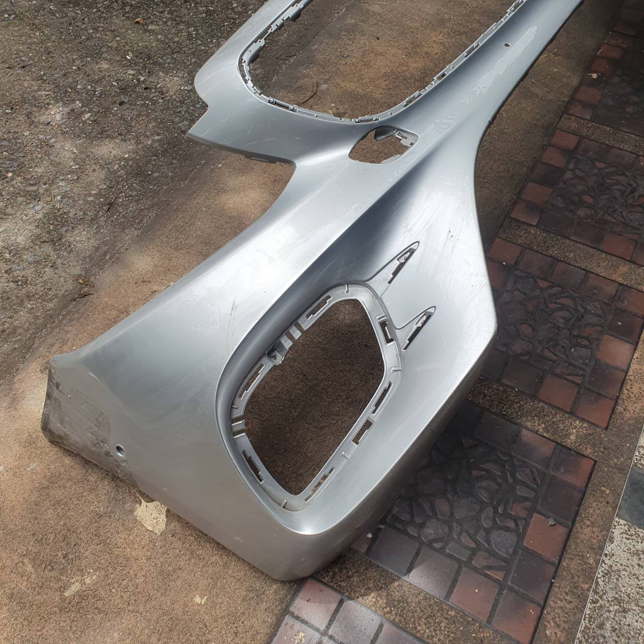 กันชนหน้า Benz มือสอง A2138852600 ขายตามสภาพ