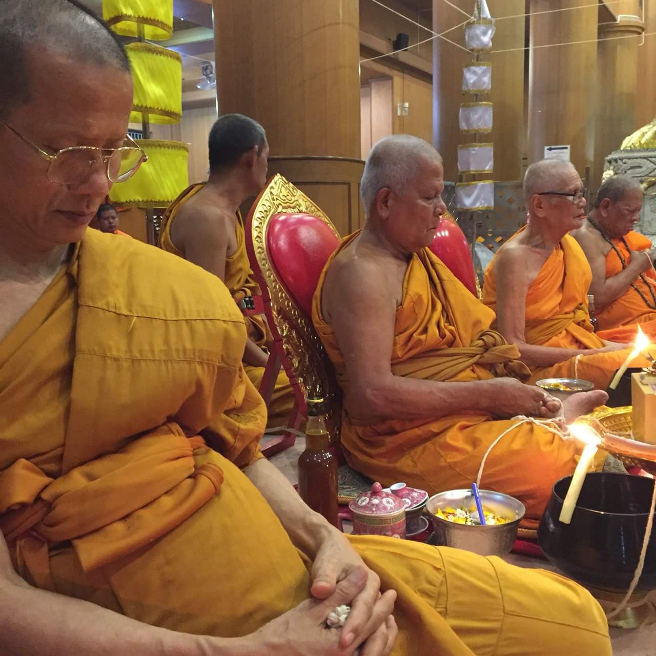 ลูกอมชุดกรรมการ มวลสารจีวร อัฐิธาตุ ลป.หลิว วัดสี่แยกเจริญพร