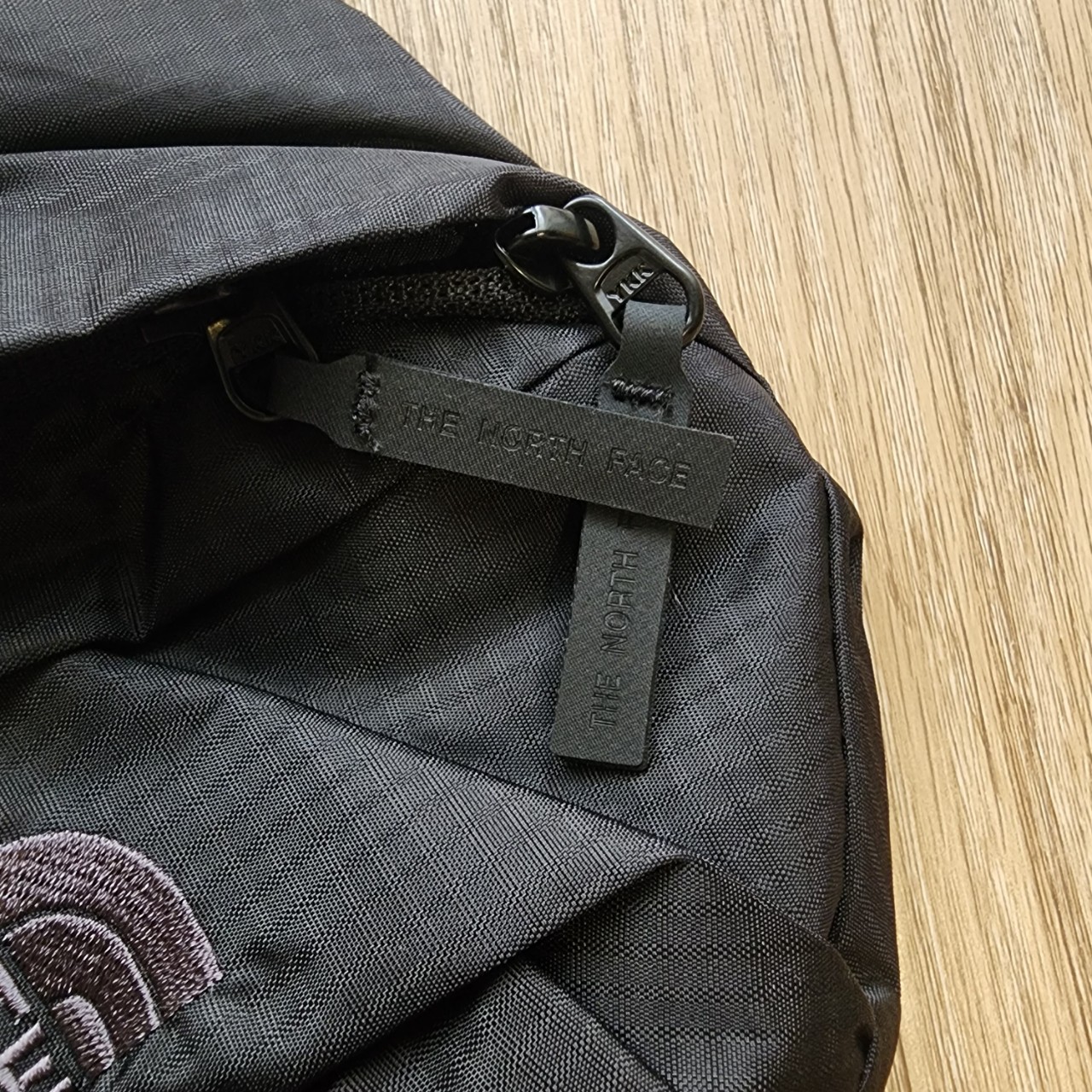 กระเป๋าคาดอก The North Face Glam Hip Bag ของใหม่ ของแท้ พร้อมส่งจากไทย