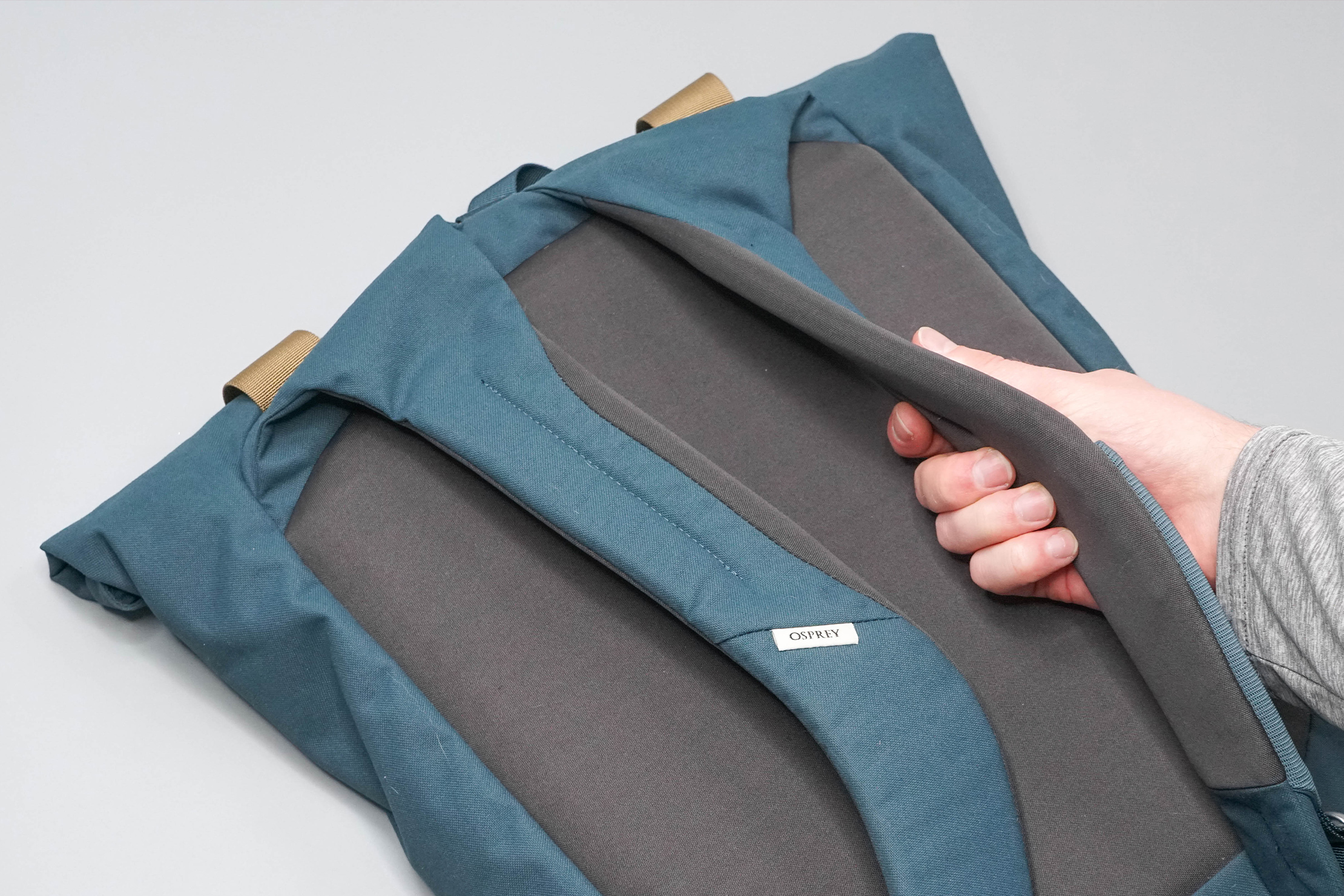 กระเป๋าเป้ Osprey Arcane Tote Pack สะพายได้ 2 แบบ มีช่องใส่โน๊ตบุ๊ค กระเป๋าใส่โน๊ตบุ๊ค ของใหม่ ของแท้ พร้อมส่ง