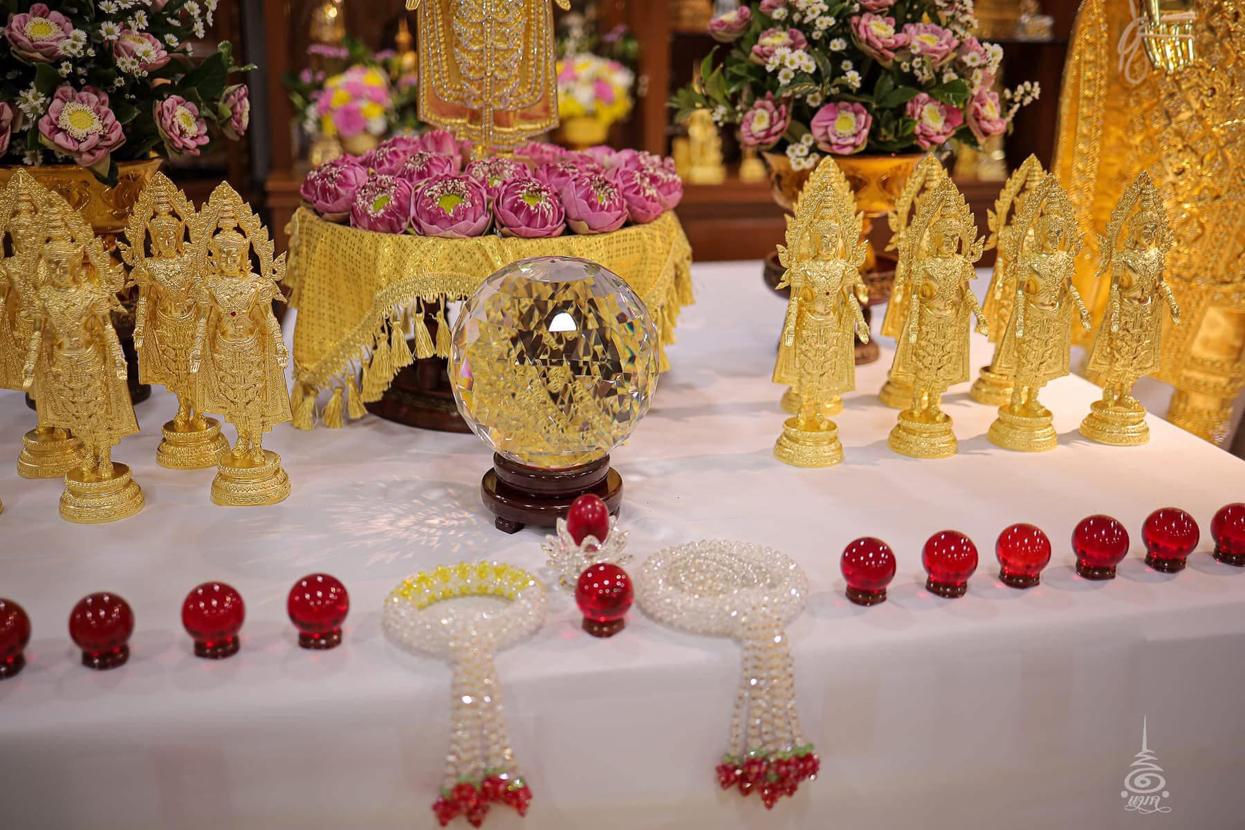 ลูกแก้วพุทธบารมีเปิดโลก (แก้วแดง) สุริยันต์ทรงกลด ฐานจาร (ไซส์ใหญ่ 5 cm) ลพ.เล็ก ลพ.บ๊ะ ลพ.ตุ๊ มหาสิงห์