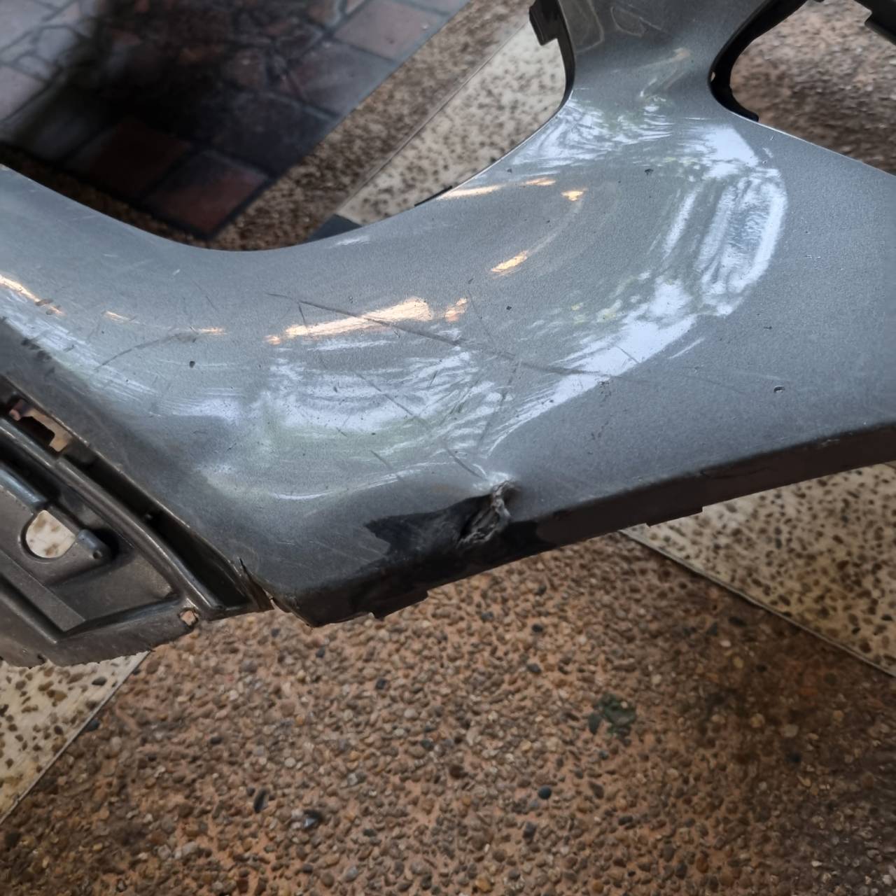 กันชนหน้า Mercedes Benz GLA A 156 885 93 00 ขายตามสภาพครับ