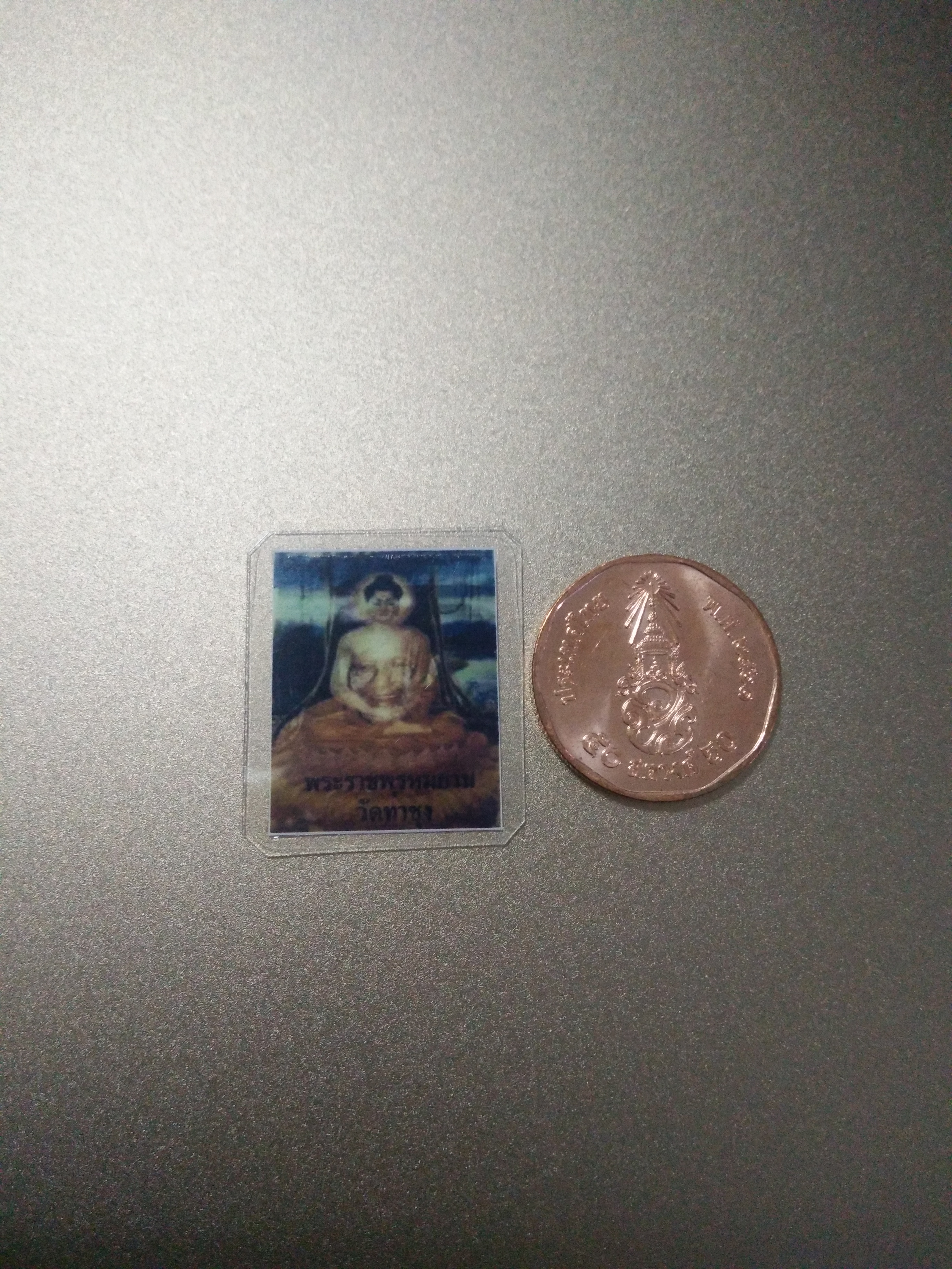 ภาพหลวงพ่อฤาษีลิงดำ ด้านหลังติดจีวร (1.5 x 2 ซม.) แบบ 3