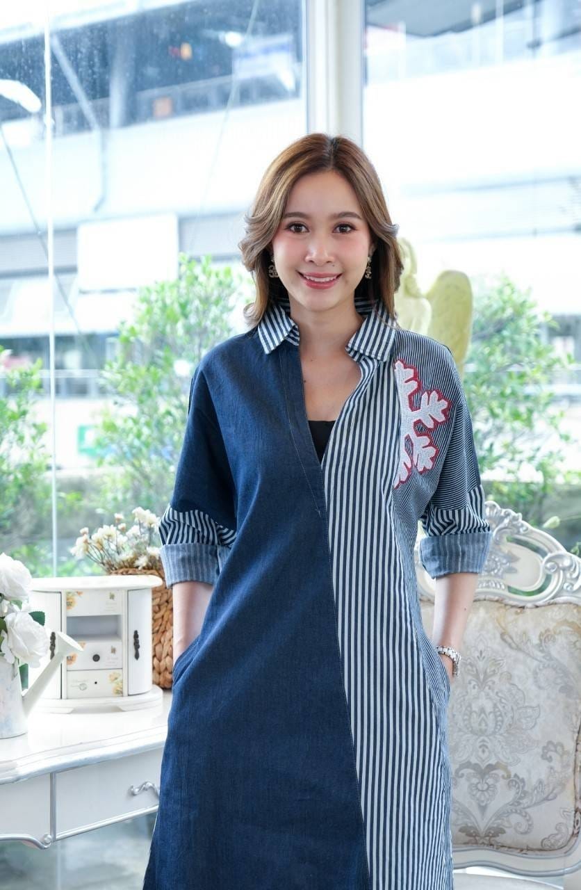 เดรสยีนส์ #8302 ชุดยีนส์ลายริ้ว+ปักลาย ผ้ายีนส์เนื้อนิ่ม ใส่สบาย ไม่ร้อน แบบสวยใส่สบาย ใส่ได้หลายโอากาส
