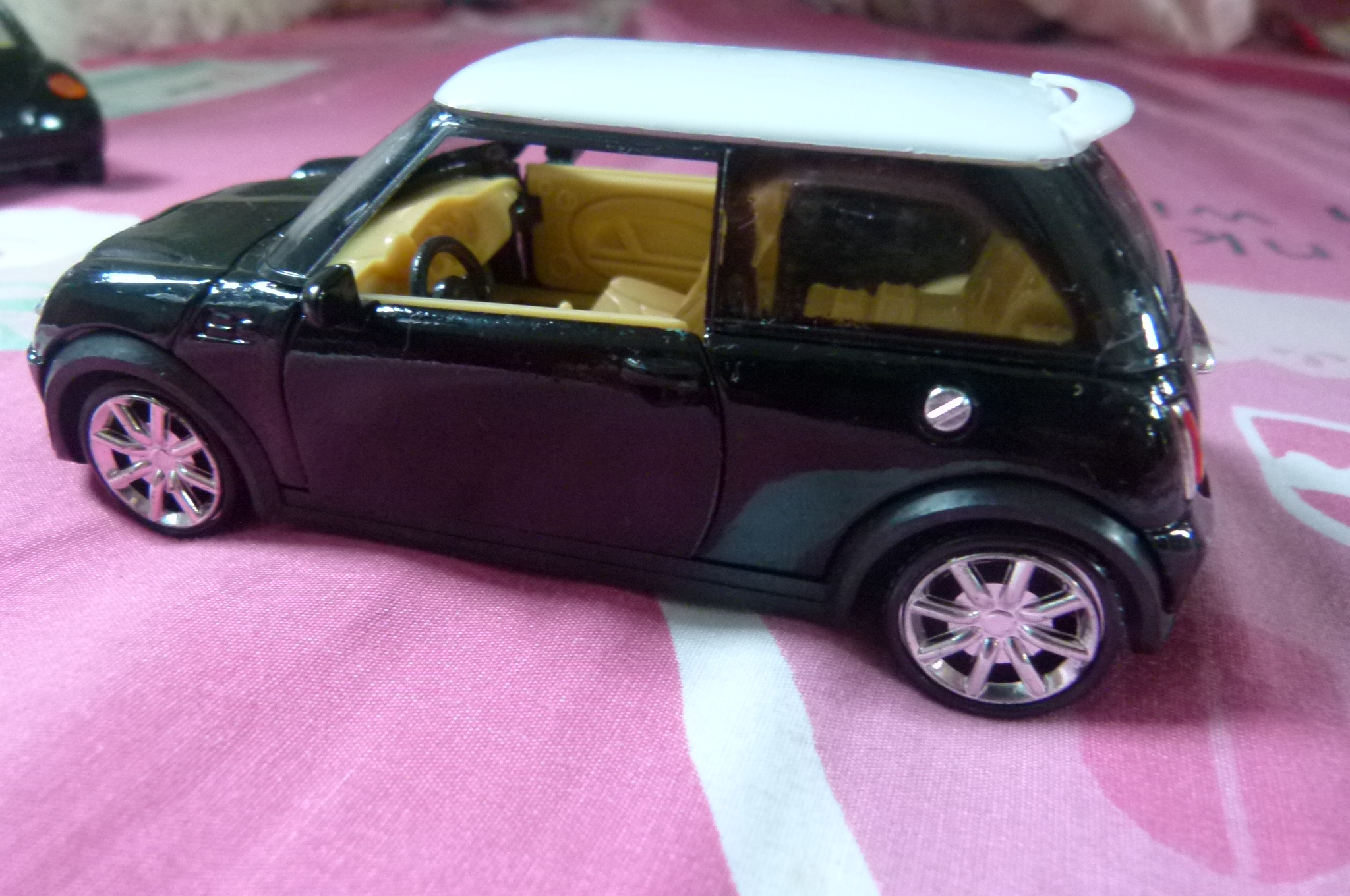 รถเหล็ก ตั่งโชว์ เปิดประตู ซ้าย และ ขวา ได้ ครับๆ 450.- ส่งฟรี EMS