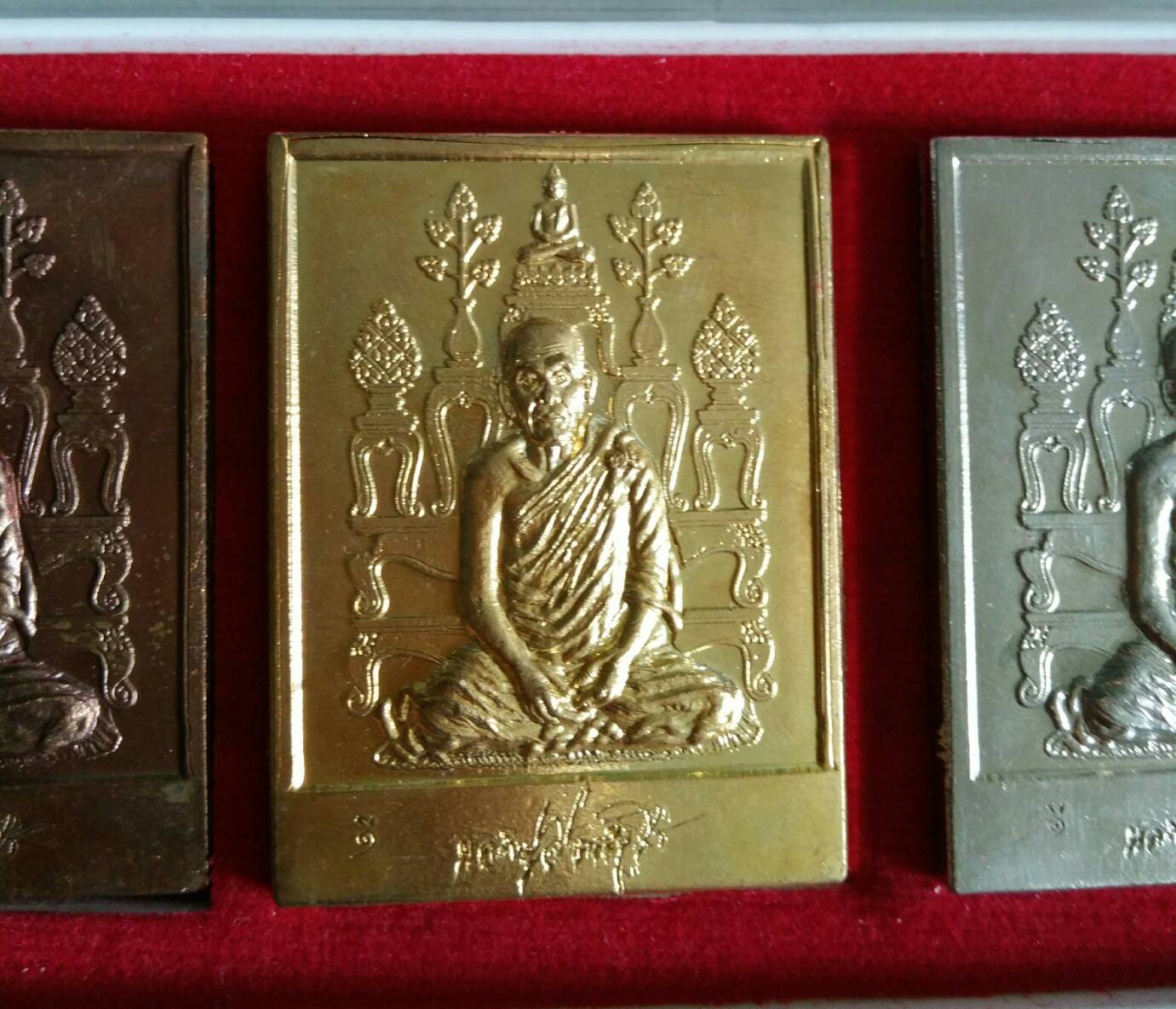 พระของขวัญ รุ่นเจริญลาภ หลวงปู่ลี ตาณังกโร วัดป่าหัวตลุก นครสวรรค์