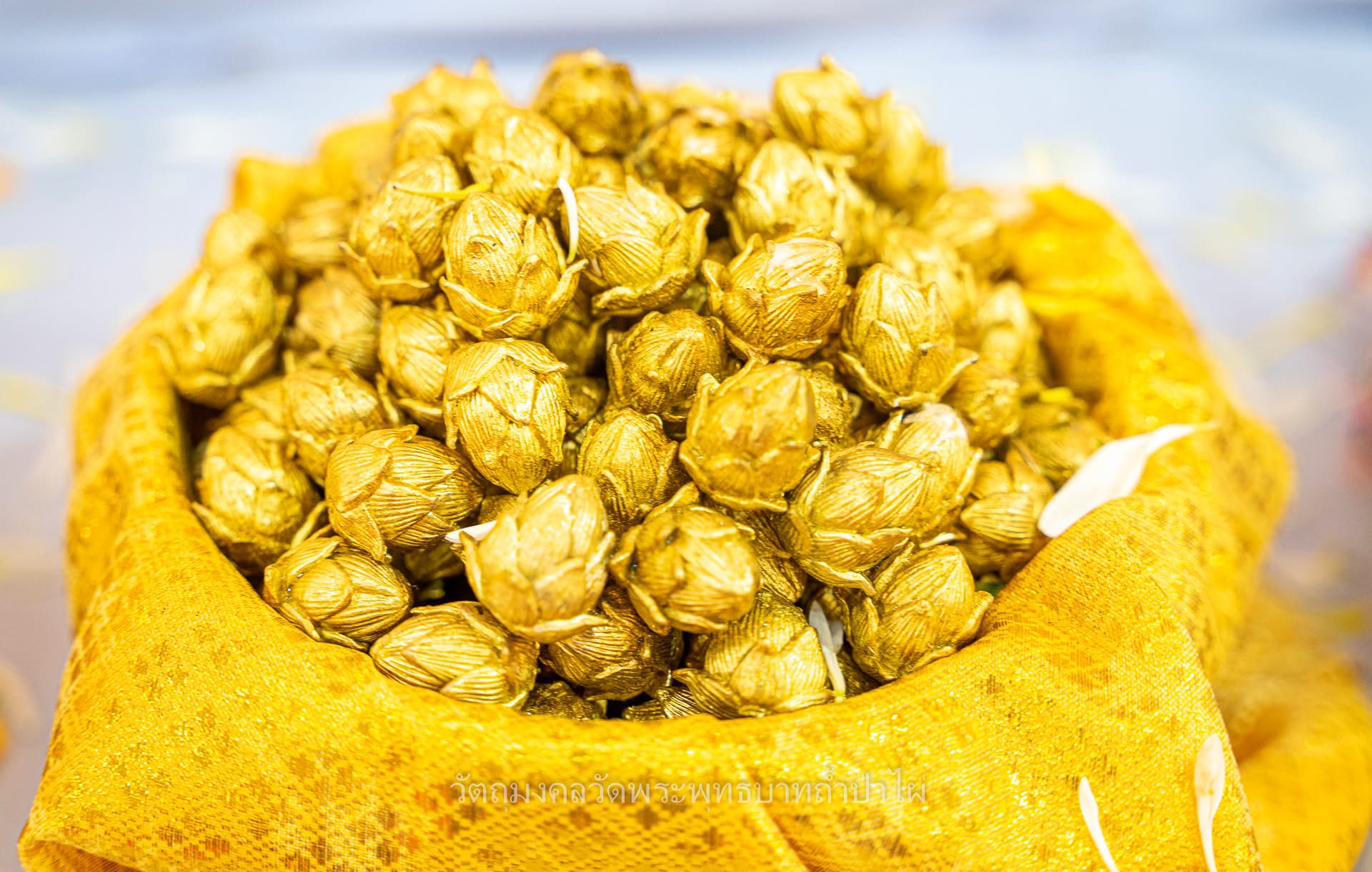 ดวงแก้วมนทกานต์ (แก้วเหลือง) พิธีฝ่าวิกฤติ เลื่อนยศ ยกฐานะ