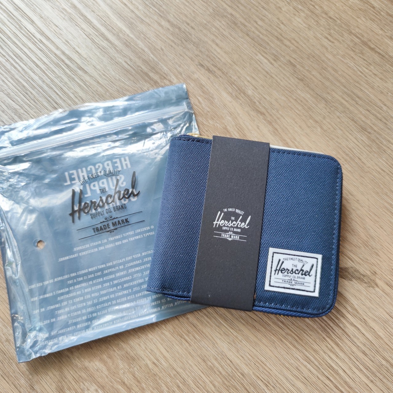 ของแท้ พร้อมส่ง Herschel Walt Wallet - Navy