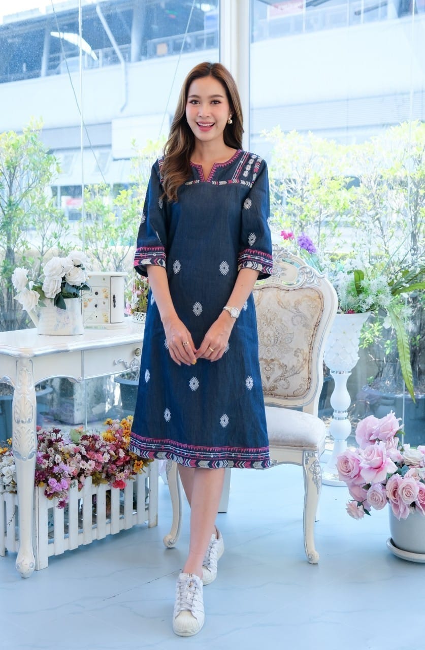 เดรสยีนส์ #8565 ชุดยีนส์ปักลายสวยหรู ผ้าเนื้อนิ่มไม่หนาไม่บางใส่สบาย แบบสวยใส่ได้หลายโอกาส
